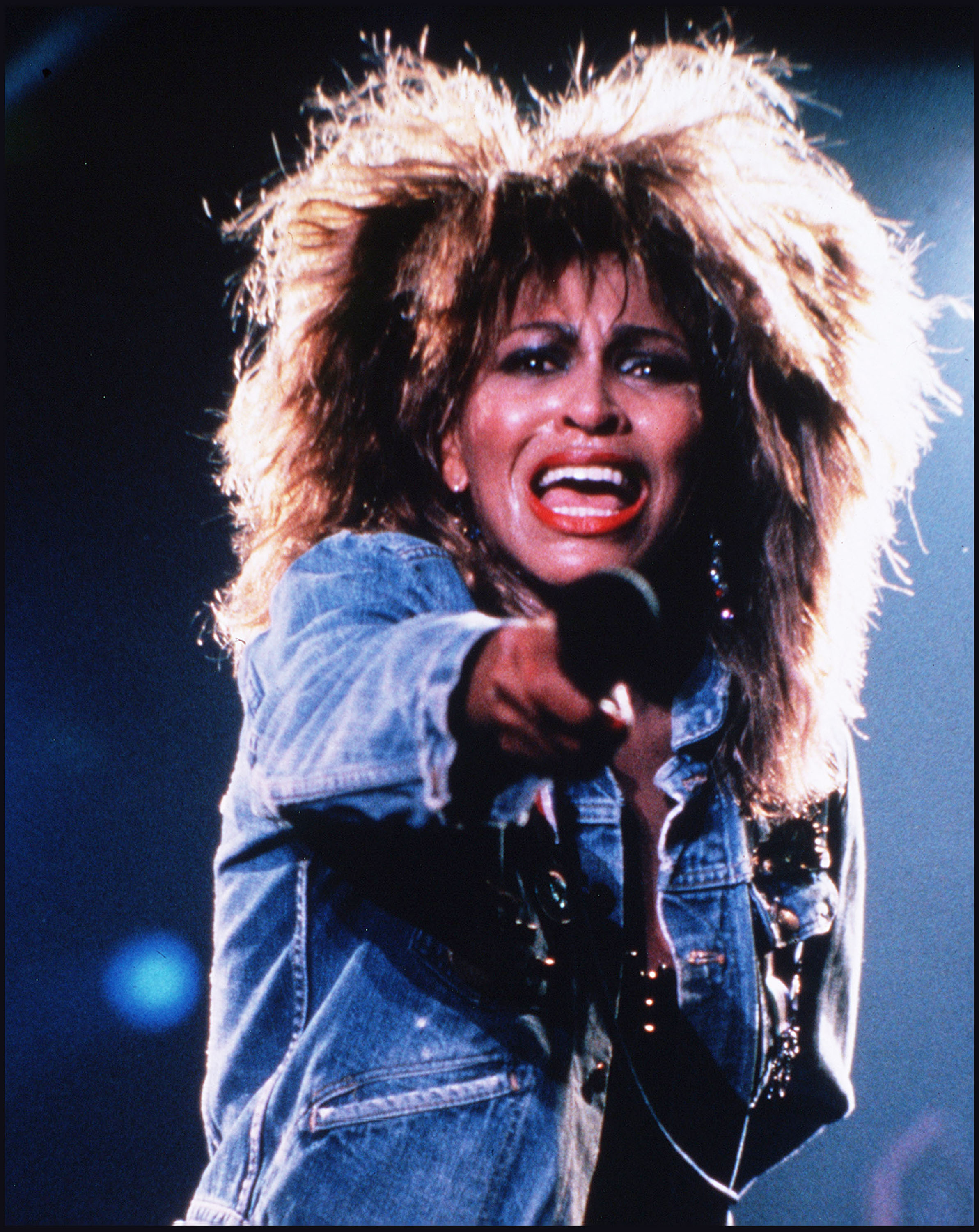 Tina Turner at Wembley Stadium in 1990. | Source: Getty Images
