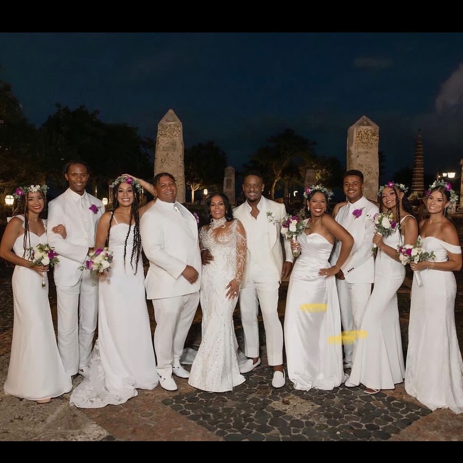 Josie Hart and Blair Underwood pose with family and friends on their wedding day, posted on July 2, 2023. | Source: Facebook/Josie Hart