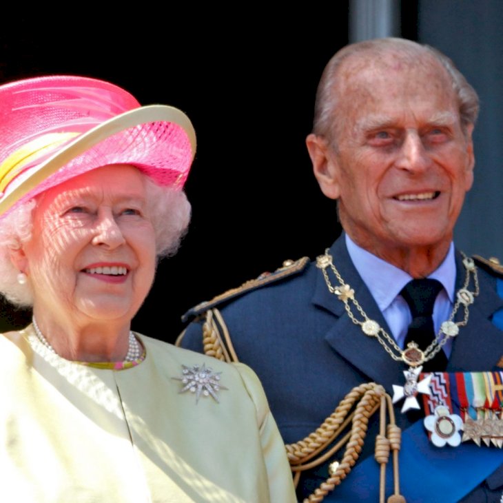 LONDON, UNITED KINGDOM - JULY 10: (EMBARGOED FOR PUBLICATION IN UK NEWSPAPERS UNTIL 48 HOURS AFTER CREATE DATE AND TIME) Queen Elizabeth II and Prince Philip, Duke of Edinburgh watch a flypast of Spitfire & Hurricane aircraft from the balcony of Buckingham Palace to commemorate the 75th Anniversary of The Battle of Britain on July 10, 2015 in London, England. (Photo by Max Mumby/Indigo/Getty Images)
