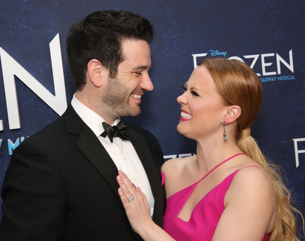Colin Donnell Of Chicago Md Fame Has Been Married To Wife Patti Murin For 4 Years Heres A 