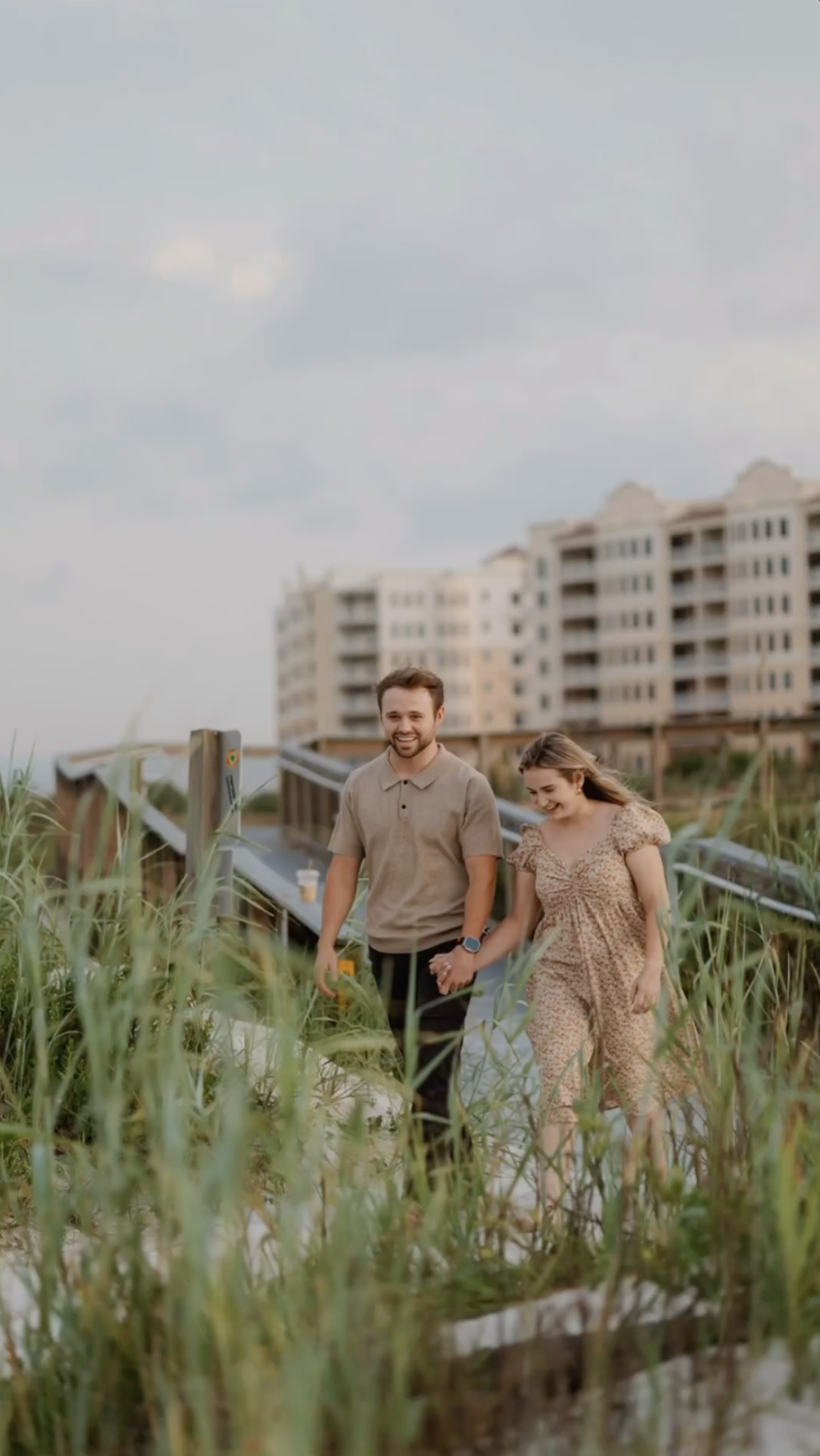 Jason Duggar and Maddie Grace walking on the beach, as seen in a video dated August 30, 2024 | Source: Instagram/kaylajohnsonphoto_