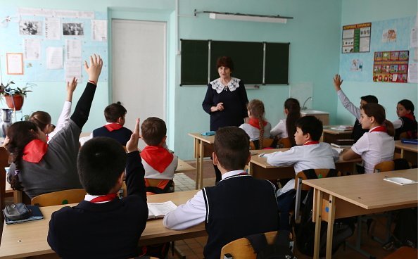 A teacher interacting with her students in  in Volgograd Region, Russia | Photo: Getty Images