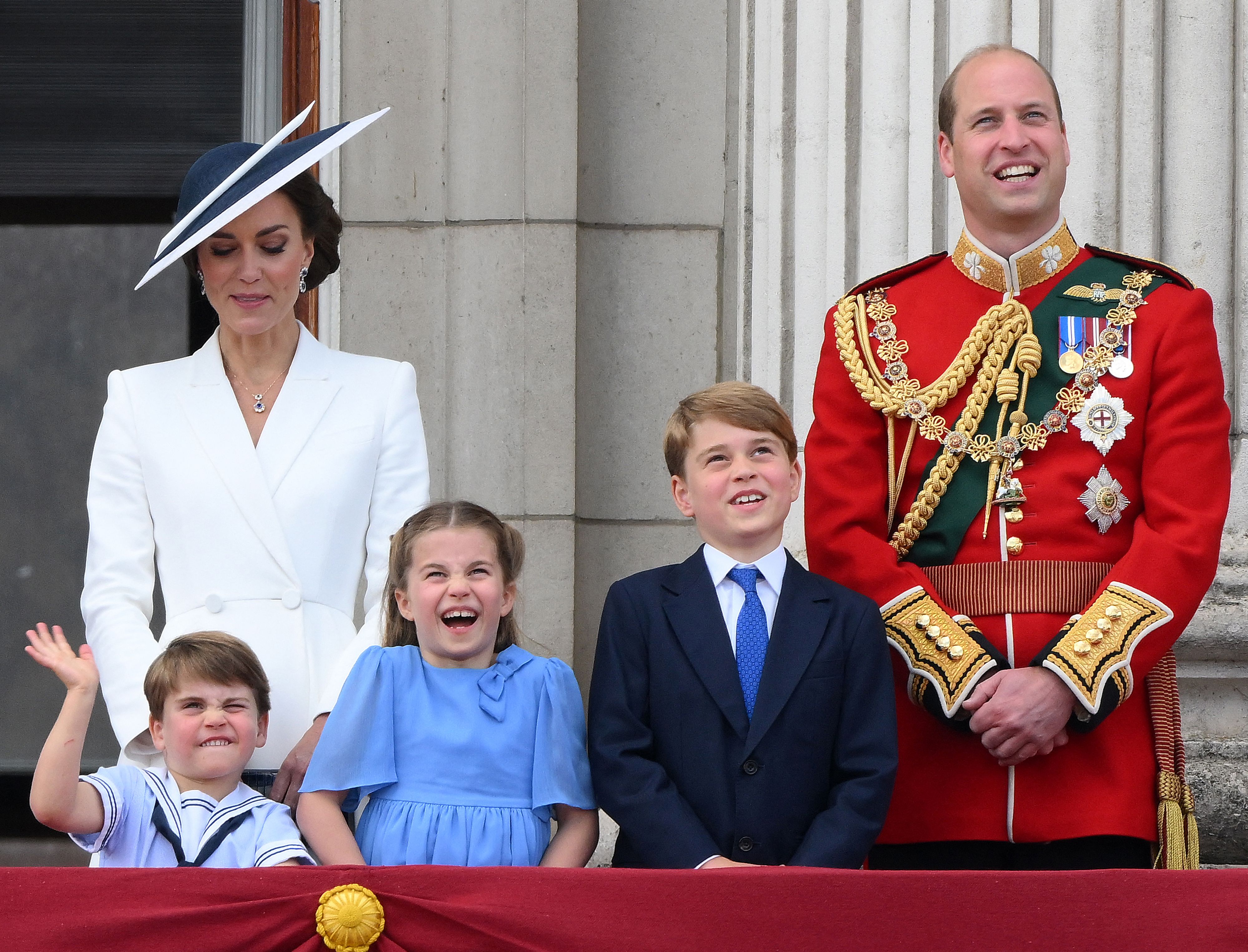 Catherine, and Prince William stand with their children during Queen Elizabeth II's platinum jubilee celebrations, in London on June 2, 2022. | Source: Getty Images