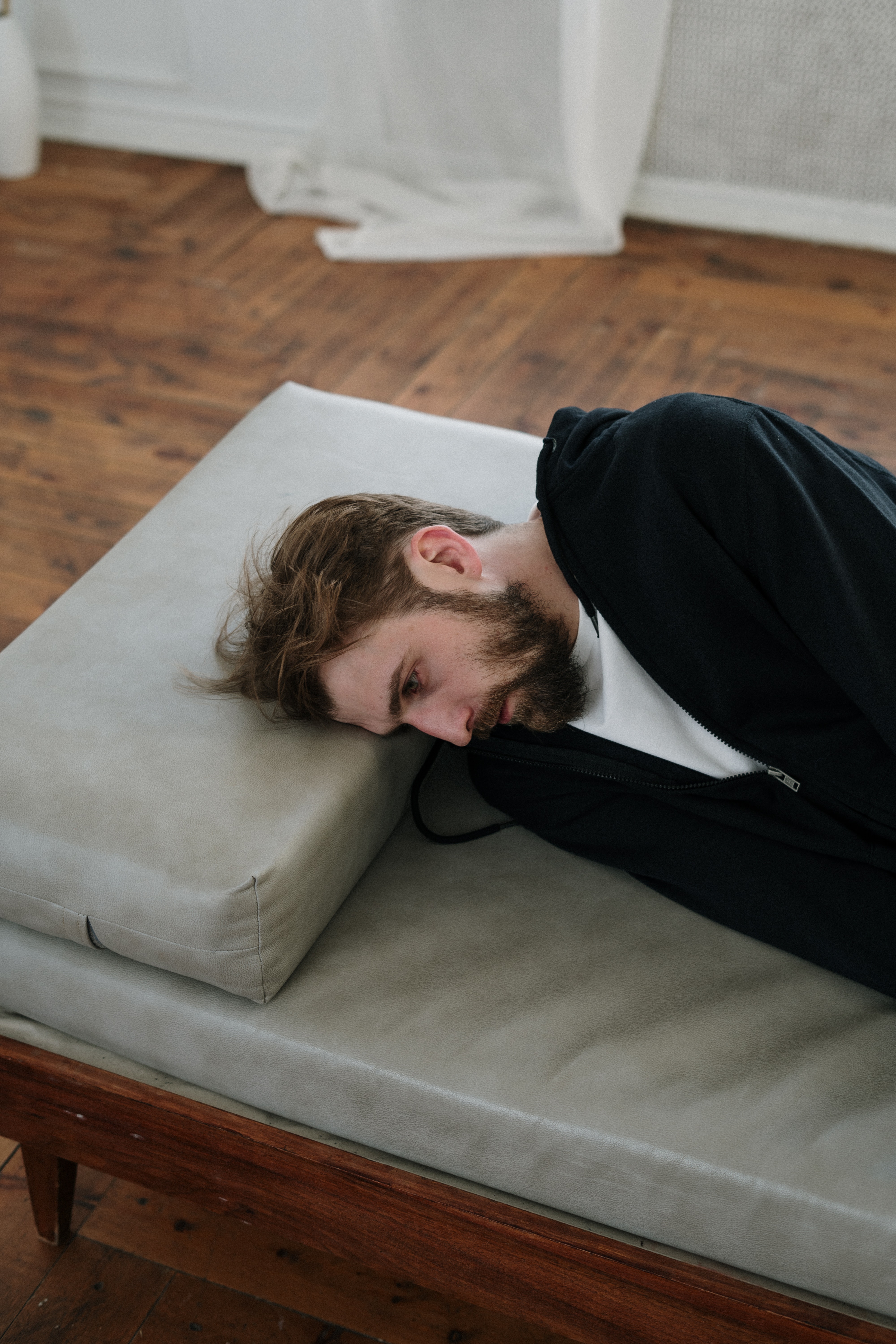 A man on a bed | Source: Pexels