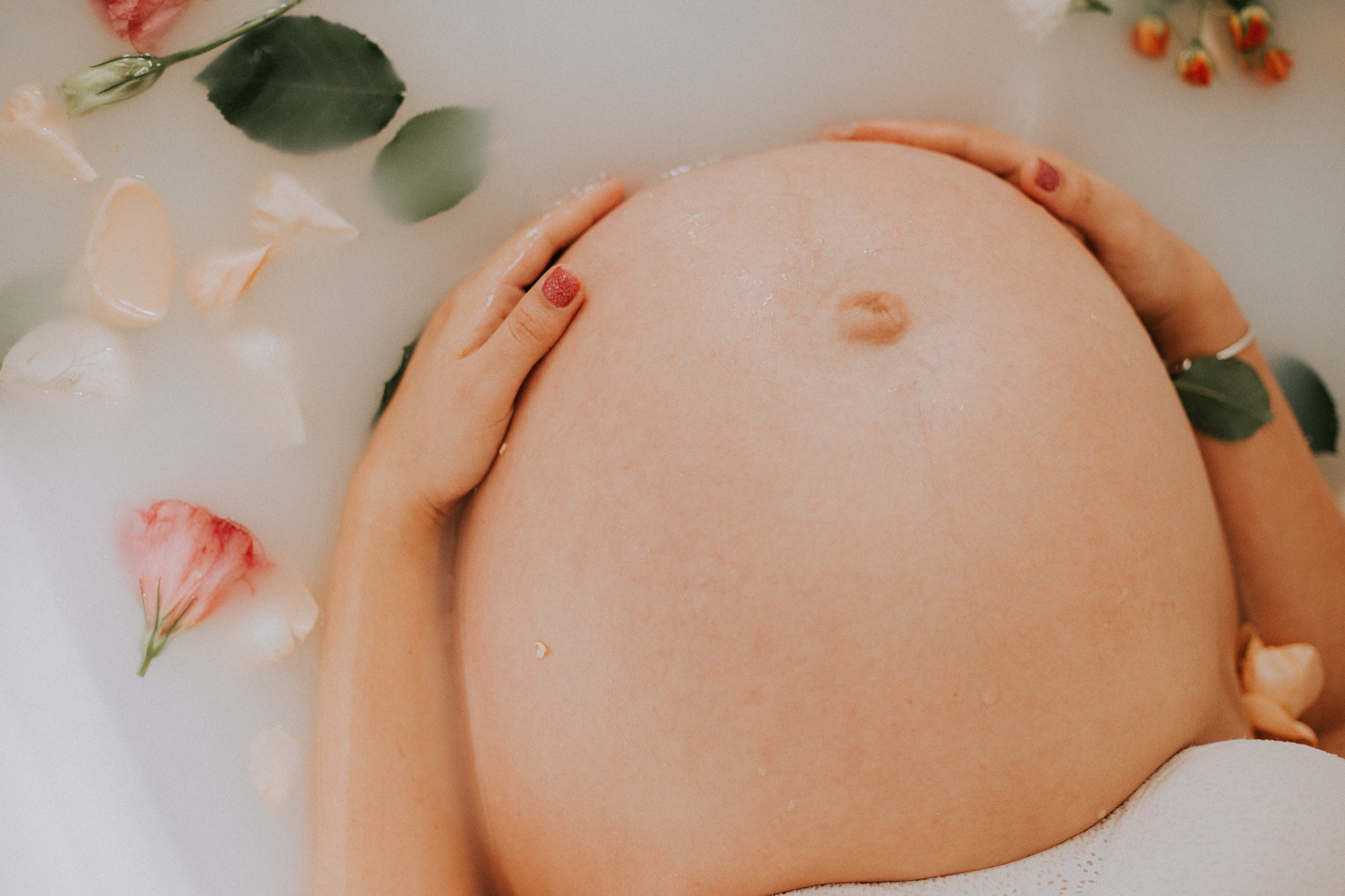 A round pregnant belly | Source: Pexels