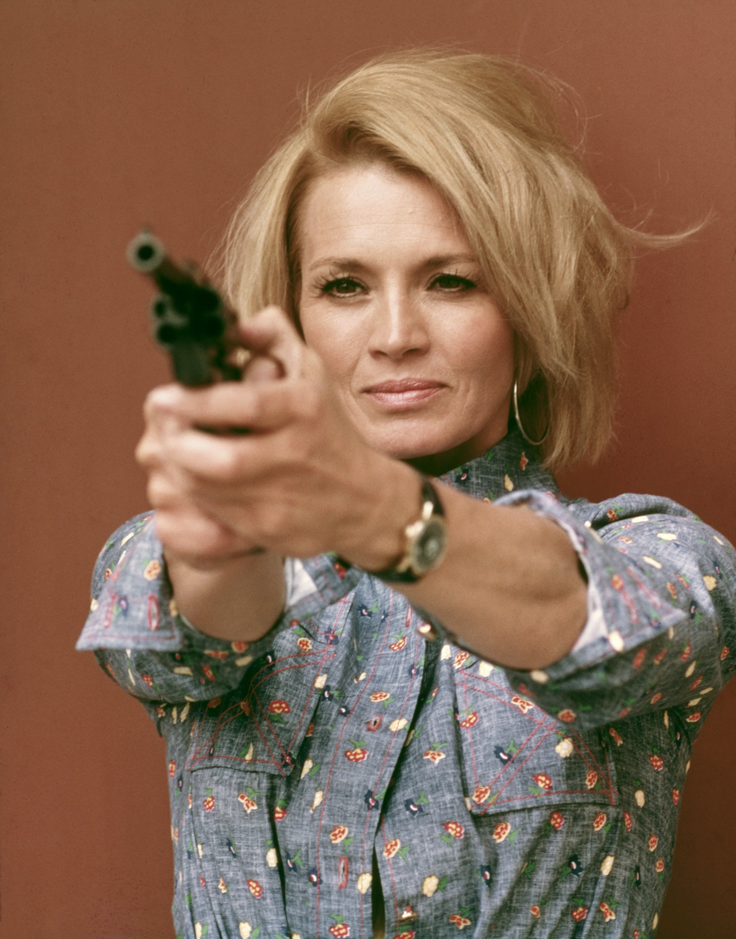 Angie Dickinson como la Sargento Suzanne "Pepper" Anderson en la temporada 1 de "Police Woman". | Foto: Getty Images