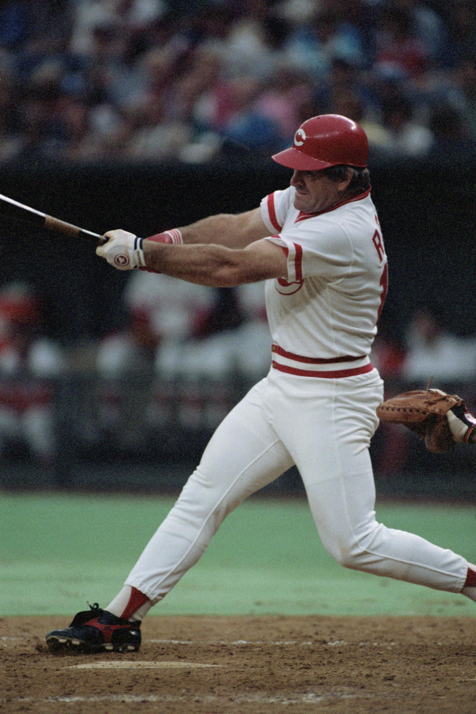 Pete Rose, player-manager of the Cincinnati Reds, at bat in pursuit of Ty Cobb's all-time hit record on July 24, 1985 | Source: Getty Images