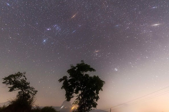 Geminid meteor shower seen from Pawna Lake near Lonavala, on December 14, 2017 in Mumbai, India. | Photo: Getty Images