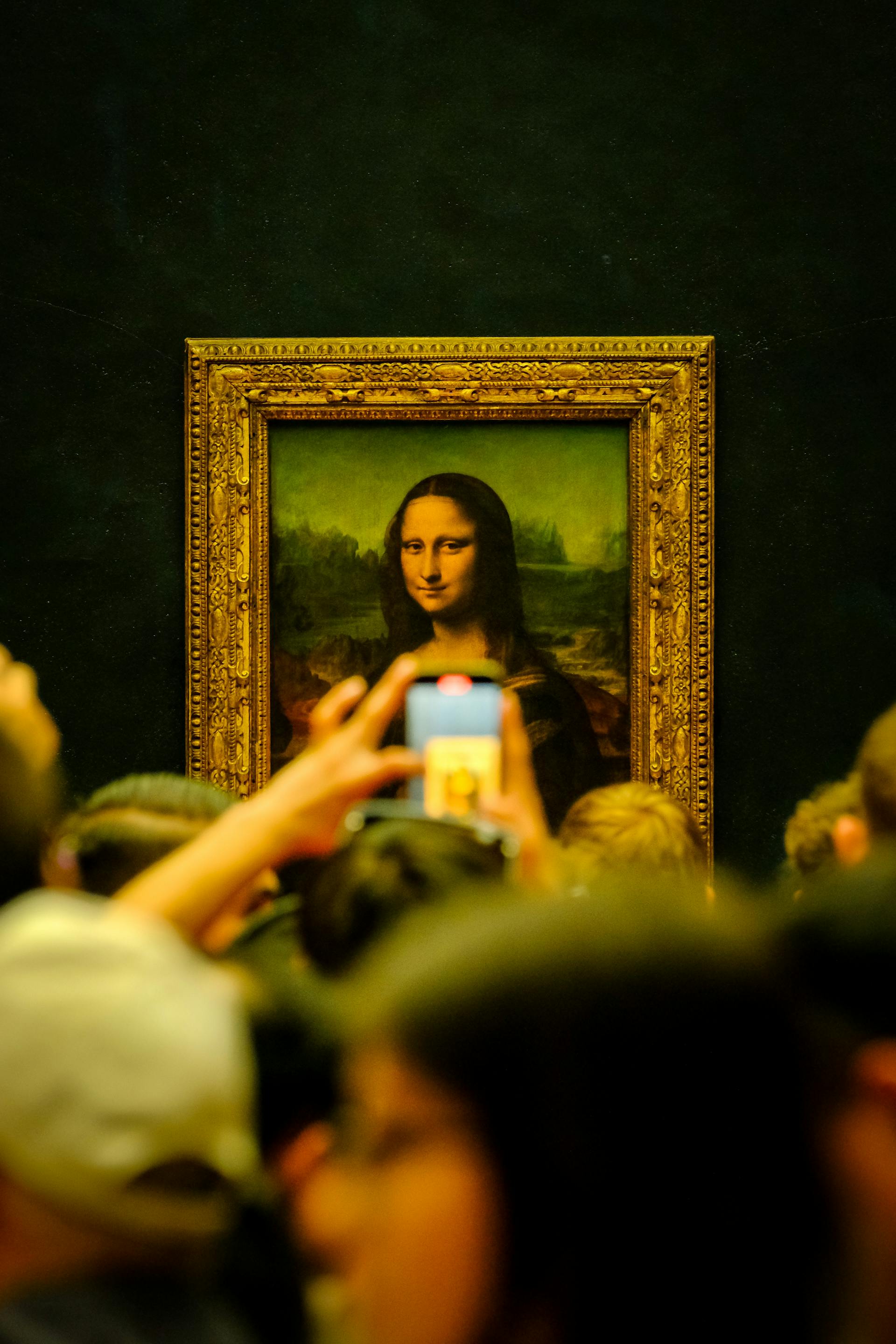 People looking at the Mona Lisa painting in a gallery | Source: Pexels