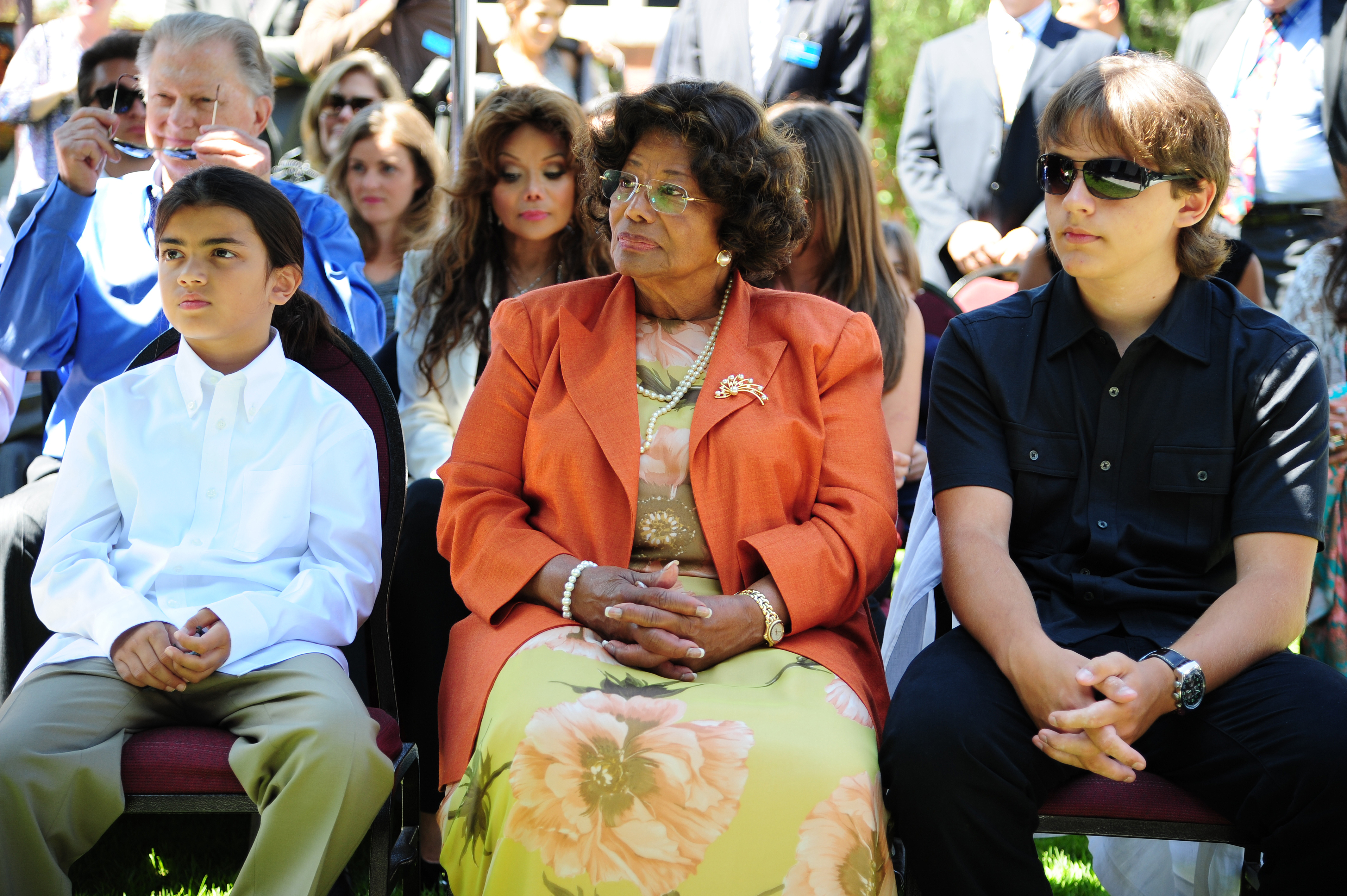 Blanket, Katherine, and Prince Jackson at a Children's Hospital Artwork Donation ceremony honoring Michael Jackson in Los Angeles, California on August 8, 2011 | Source: Getty Images