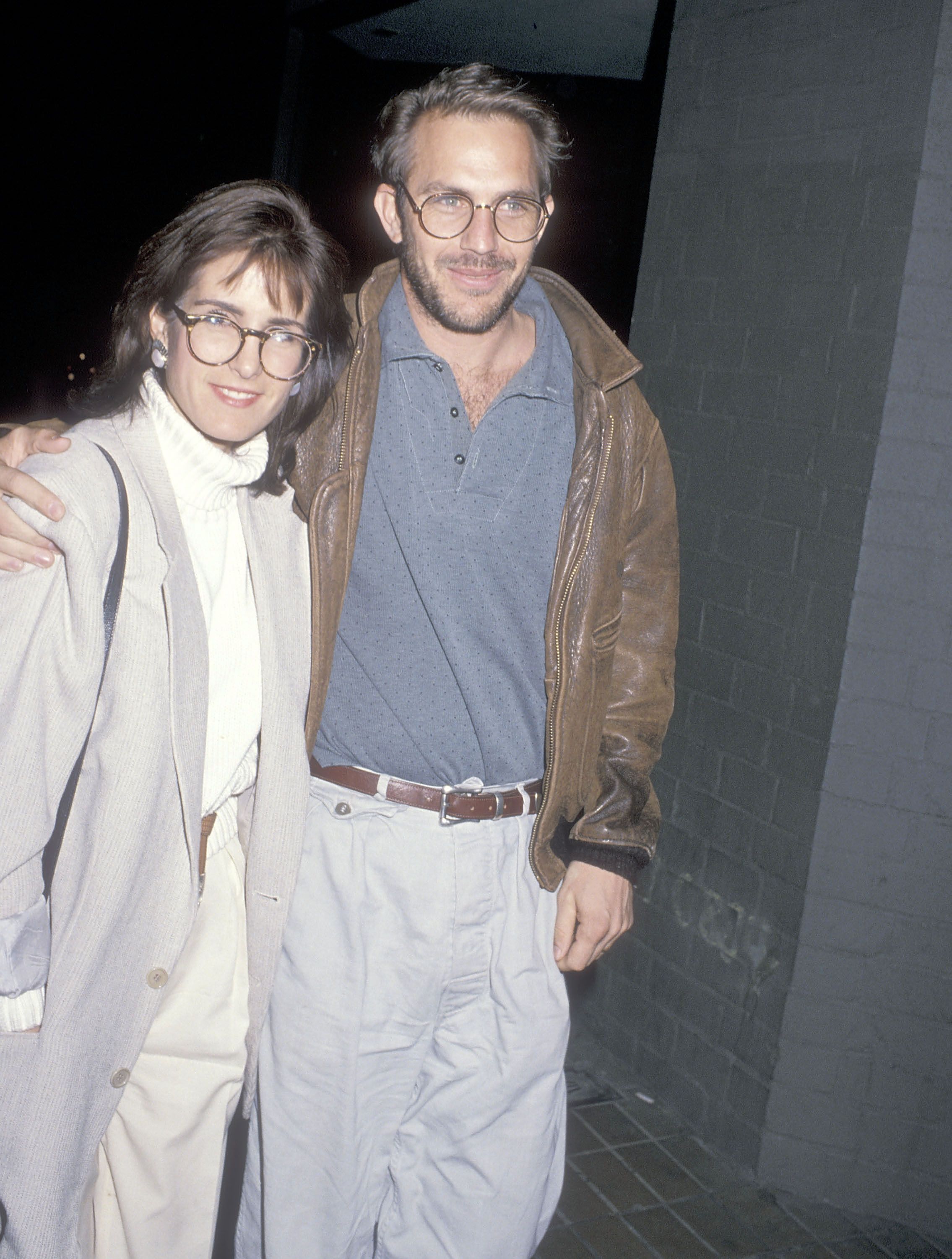 Kevin Costner and ex-wife Cindy Costner attend a performance of the play "Hurlyburly" on January 13, 1989 at the Westwood Playhouse in Westwood, California. | Source: Getty Images