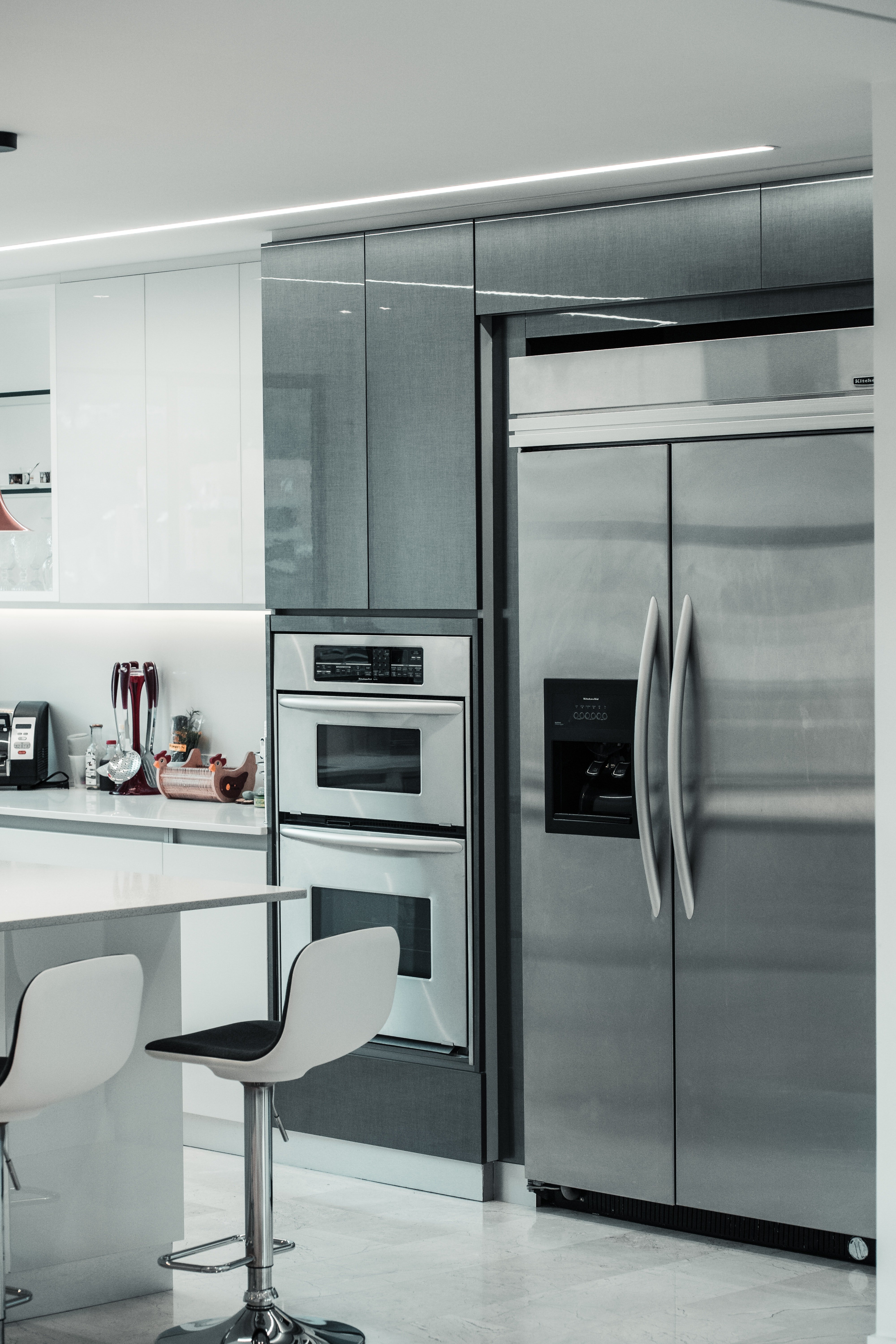 Pictured - A kitchen with a side by side refrigerator | Source: Pexels