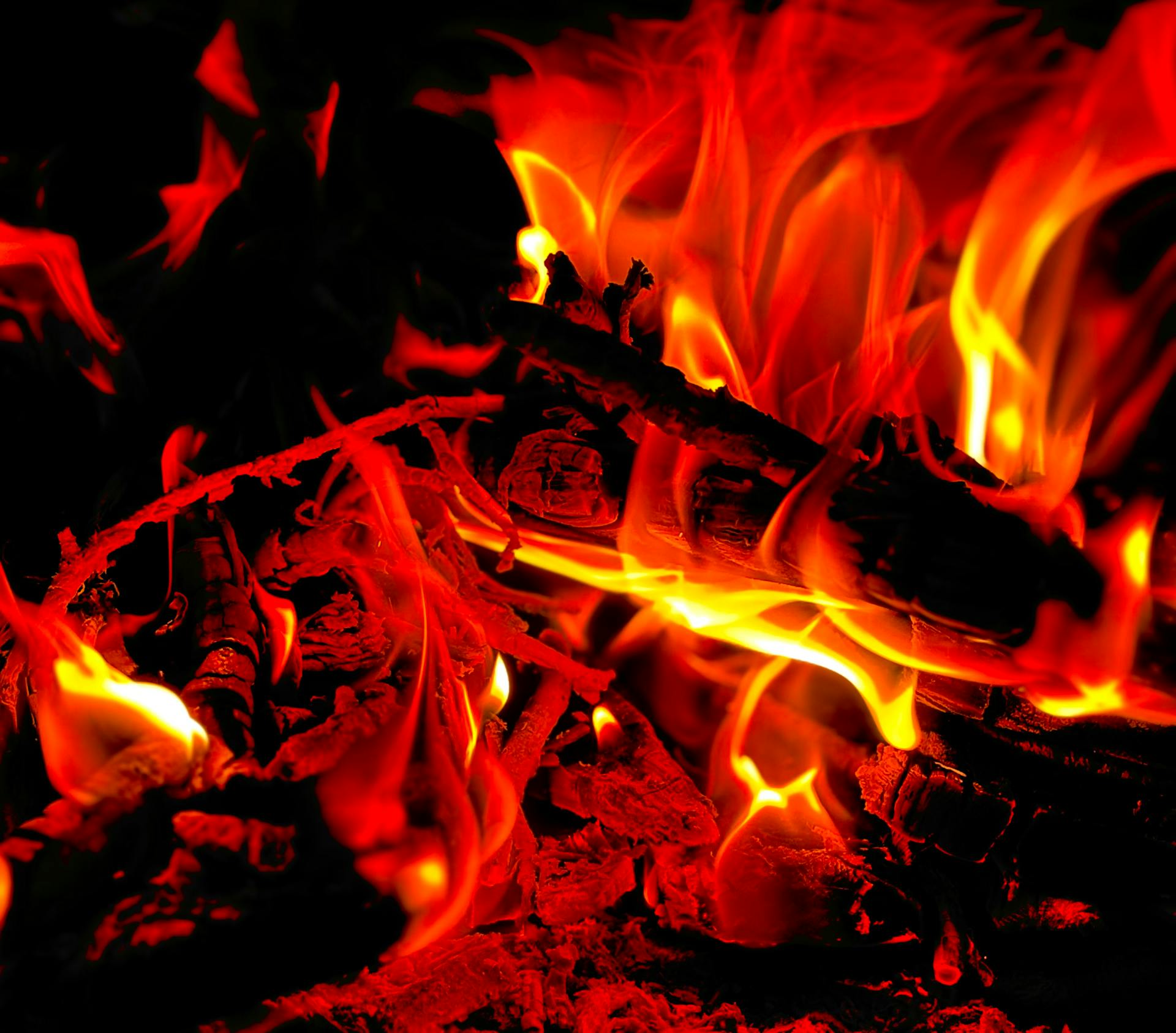 A close-up shot of burning fire with glowing flames | Source: Pexels