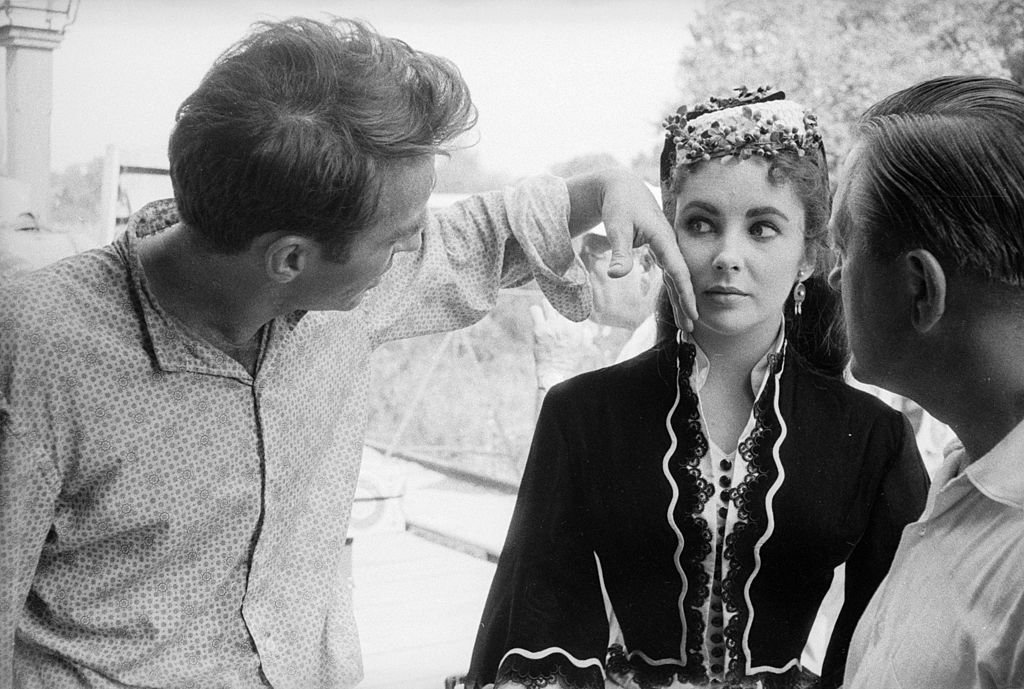 Montgomery Clift and Elizabeth Taylor filming "Raintree County" in 1956 | Photo: Getty Images