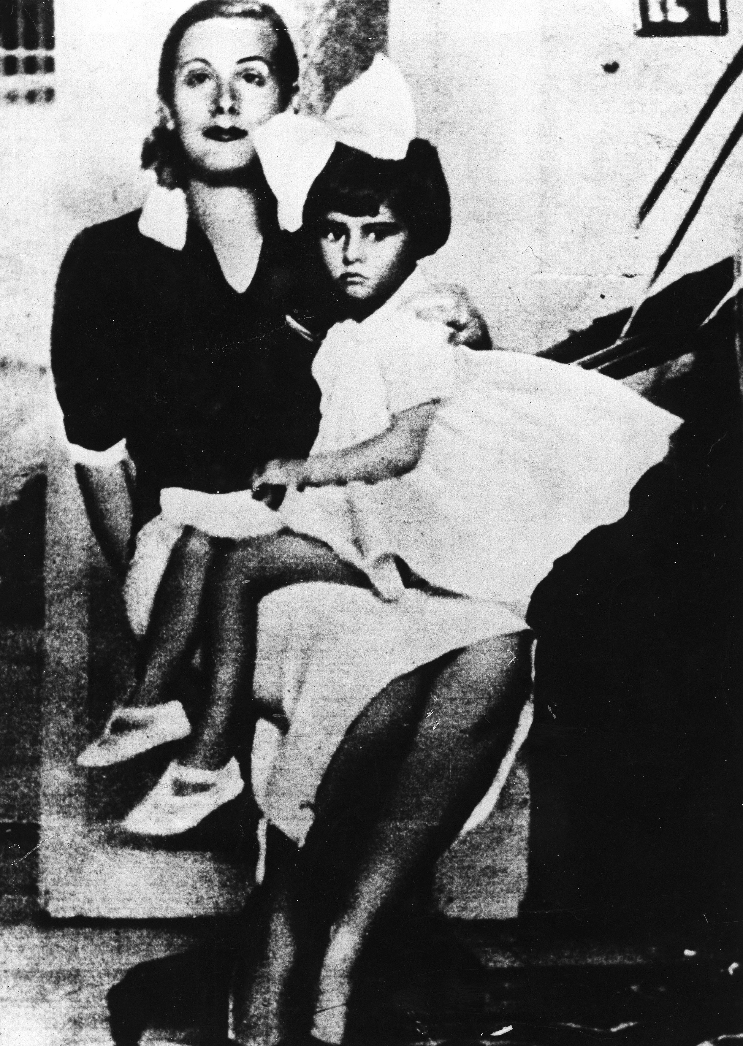 Romilda Villani y Sophia Loren el 20 de septiembre de 1934 en Italia. | Foto: ullstein bild/Getty Images