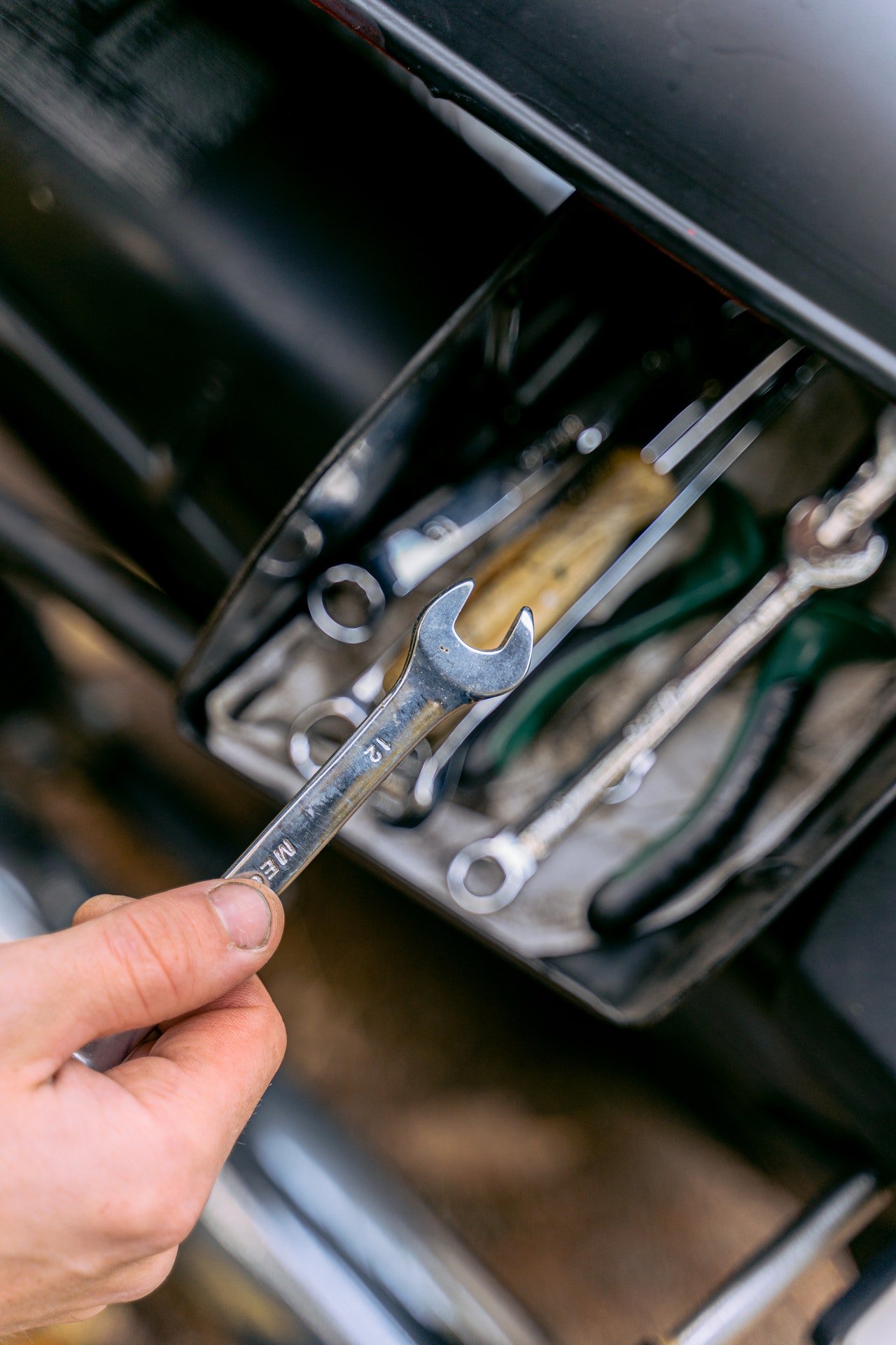 Karl told her about his company while searching for the right tools.  |  Source: Pexels
