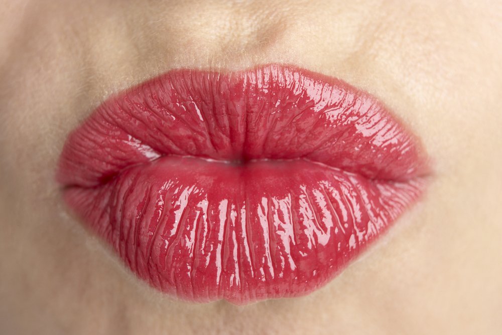 Primer plano extremo de los labios de una mujer de mediana edad. | Foto: Shutterstock