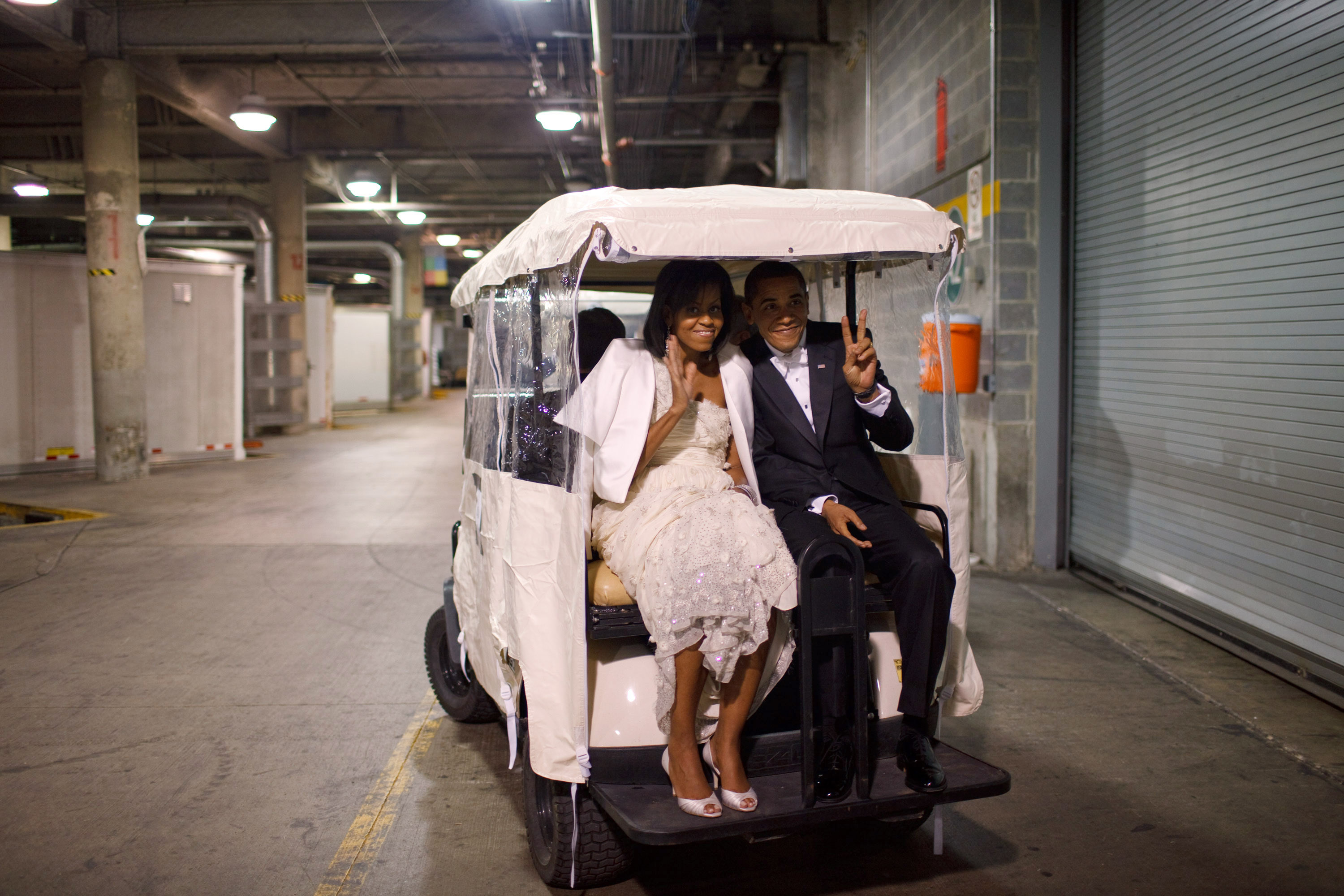 Michelle and Barack Obama leaving the inaugural ball on January 20, 2009, in Washington, D.C. | Source: Getty Images