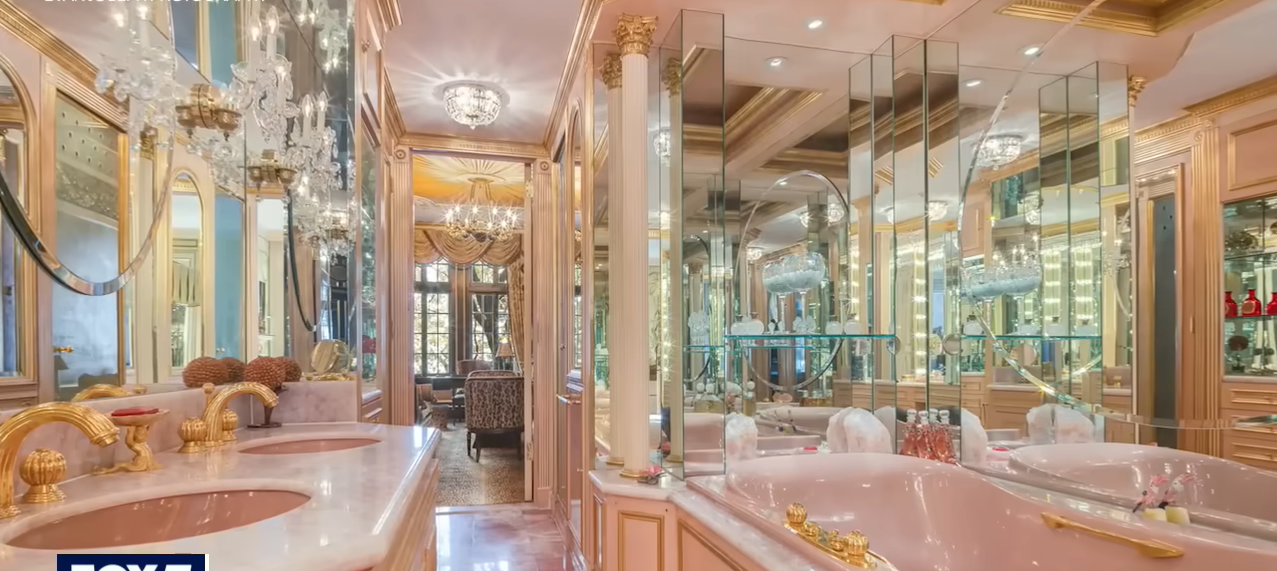 Ivana Trump's townhouse seen in a video dated Nov 22, 2022 | Source: YouTube/@fox5ny
