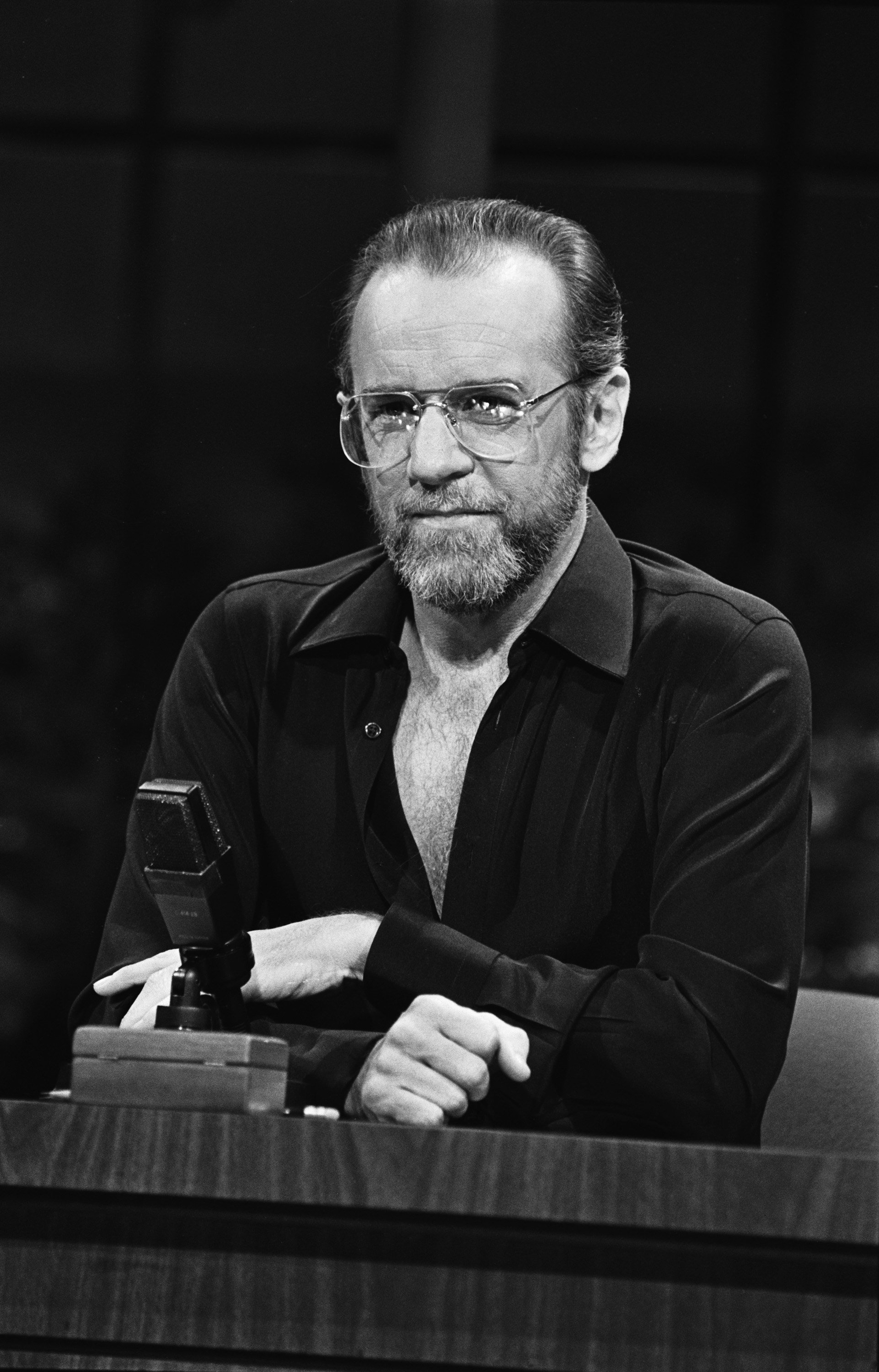 Comedian George Carlin on "The Tonight Show Starring Johnny Carson" on March 12 1989 | Source: Getty Images