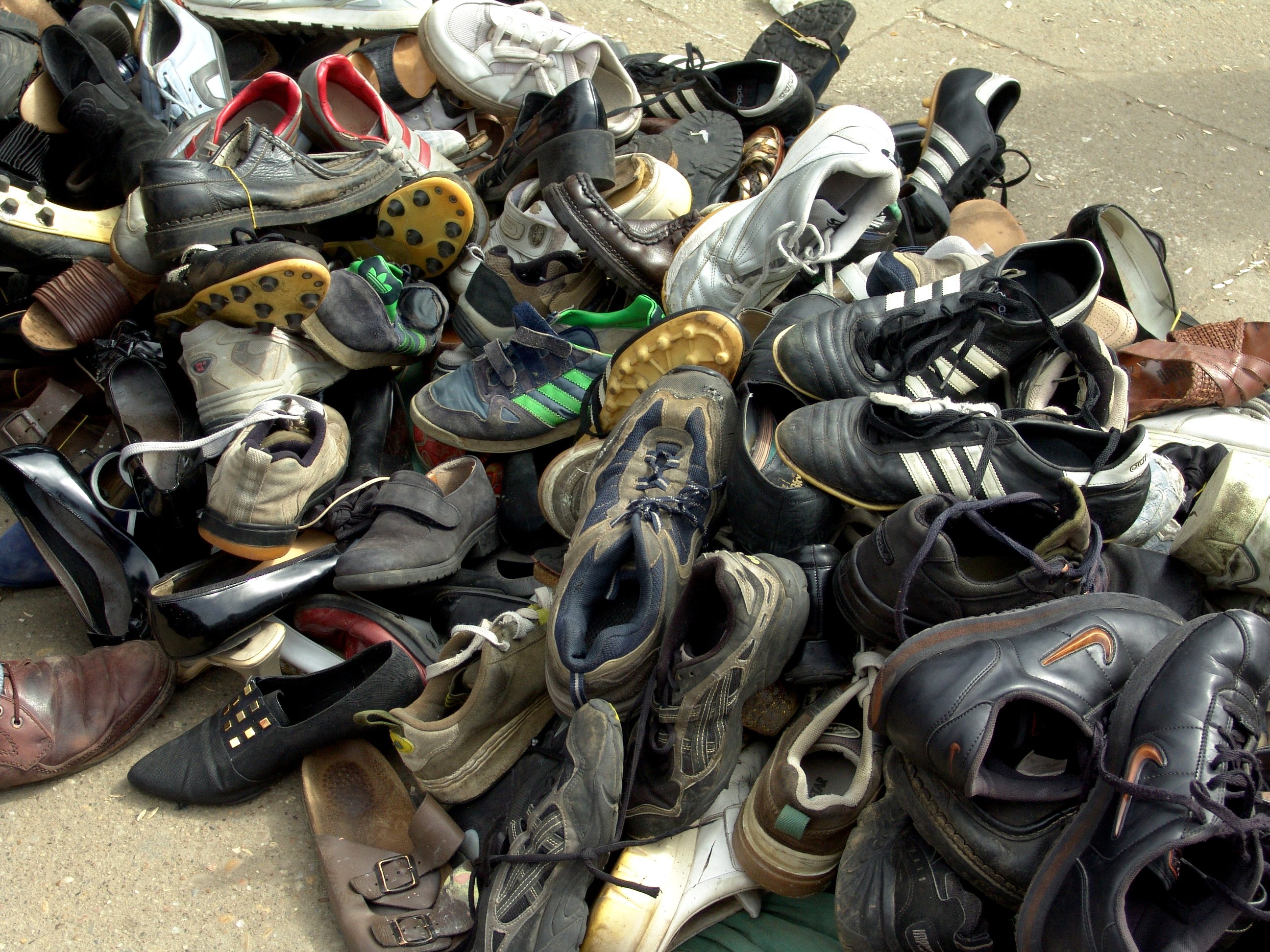 Pila de zapatos. | Foto: Shutterstock