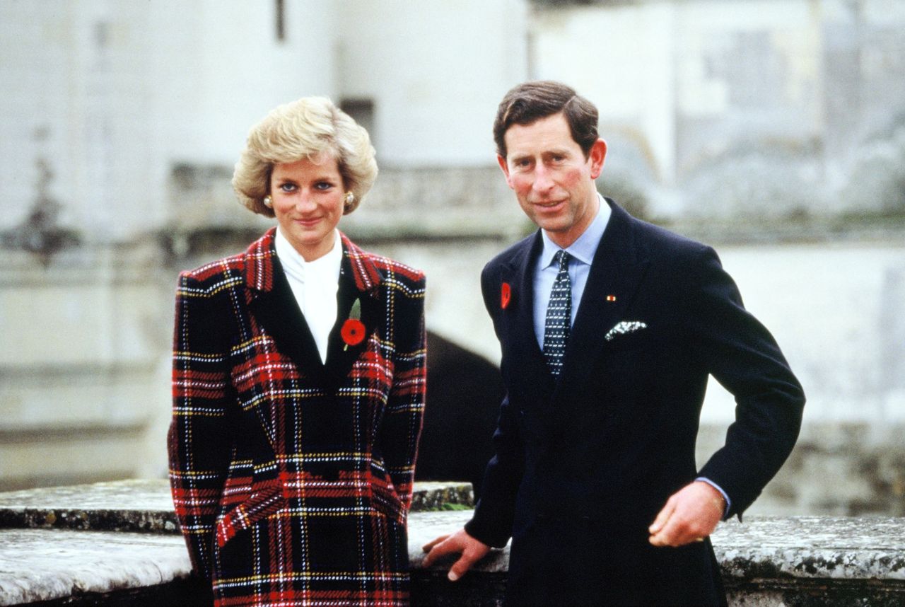 Princess Diana and Prince Charles outside Chateau de Chambord during their official visit to France on November 9, 1988 in Chambord, France | Photo: Getty Images