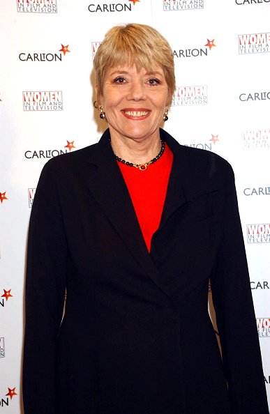 Dame Diana Rigg at the Hilton Hotel on Park Lane, London in 2001. | Photo: Getty Images