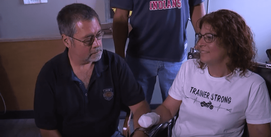 Marie Trainer avec son mari, Matthew Trainer | Photo : FOX 8 Nouvelles Cleveland Marie Trainer avec son mari, Matthew Trainer | Photo : FOX 8 Nouvelles Cleveland