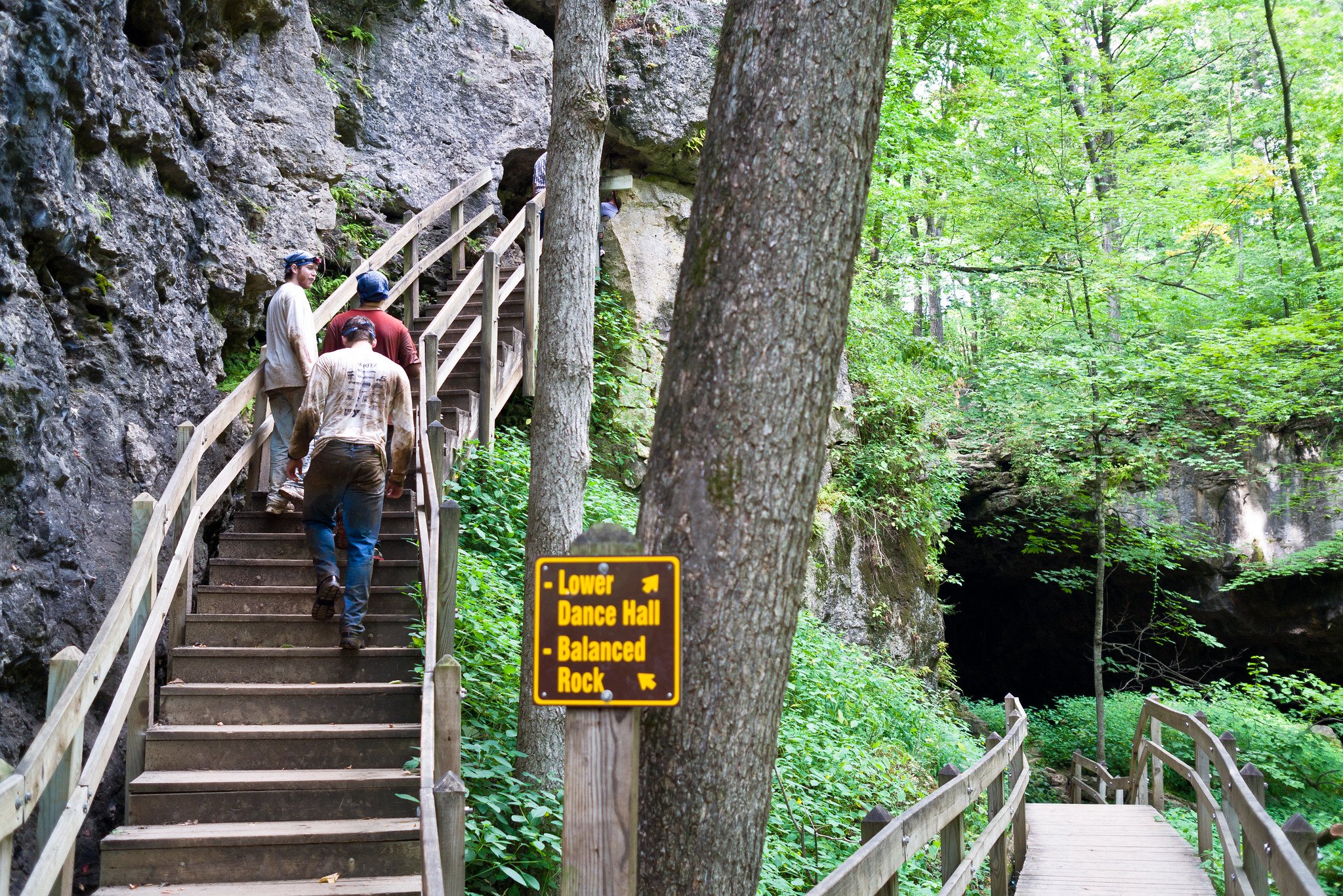 People in Maquoketa Caves State Park. | Source: flickr.com/Phil Roeder