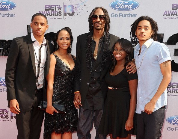 Snoop Dogg, wife Shante Taylor and children Corde Broadus, Cordell Broadus and Cori Broadus attend the 2013 BET Awards at Nokia Theatre L.A. Live | Photo: Getty Images
