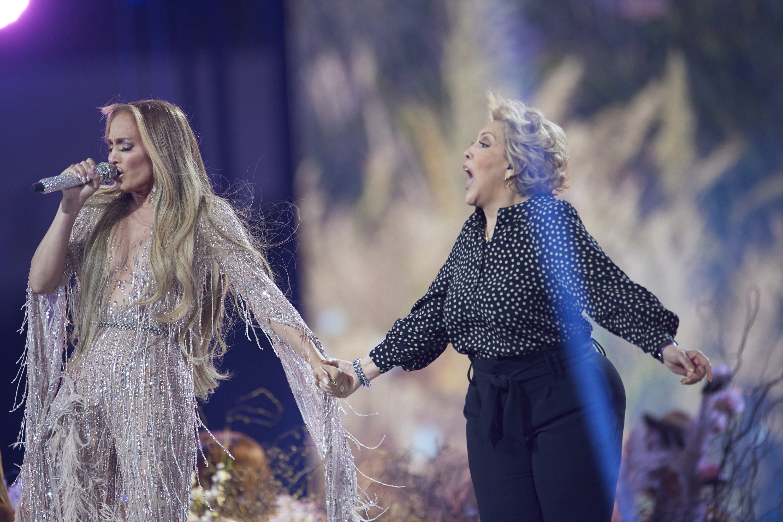 Jennifer Lopez and her mom perform at Global Citizen’s Vax Live, at SoFi Stadium in Inglewood, California, on May 2, 2021. | Source: Getty Images