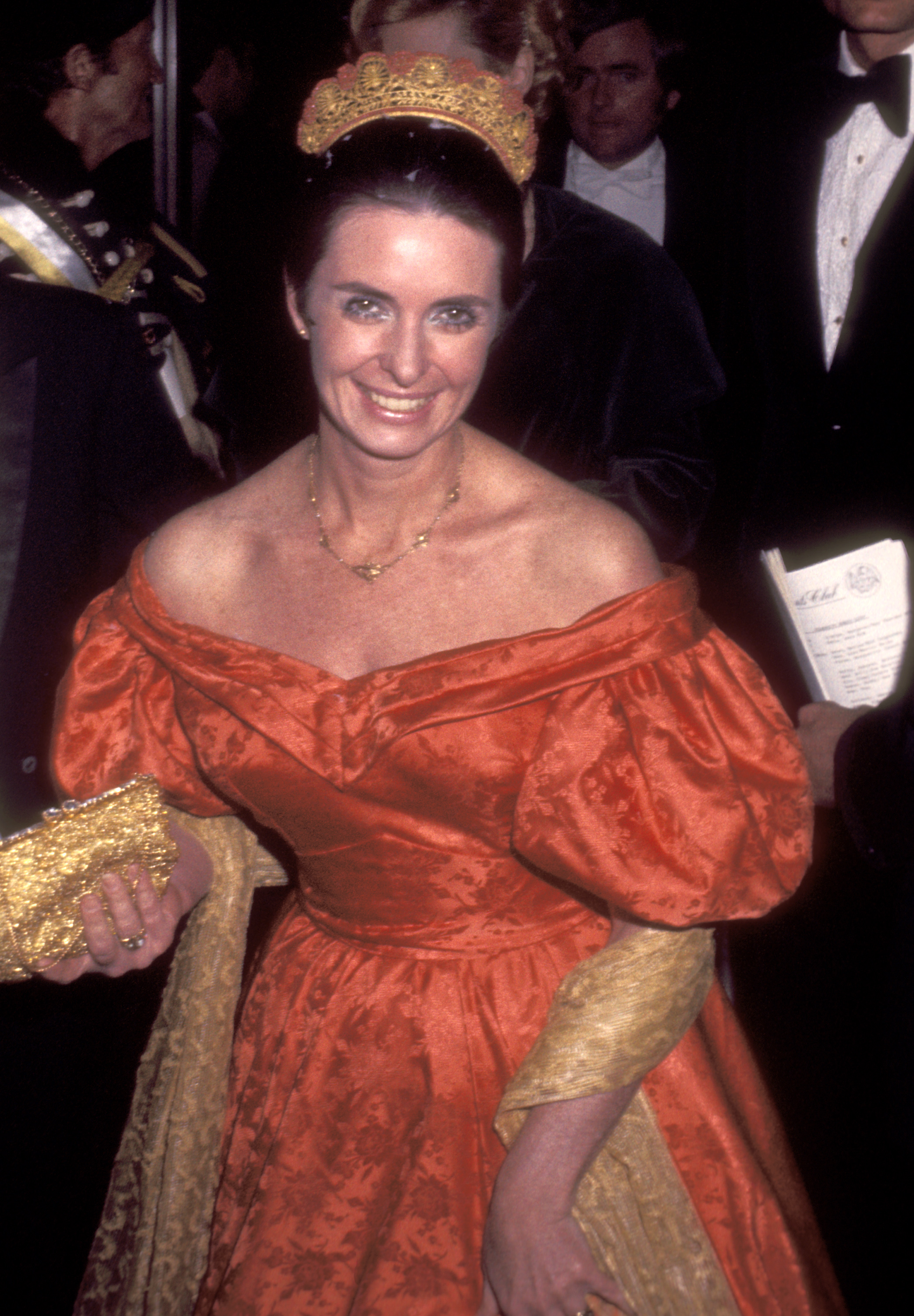 The actress attends The Thalians Presidents Club's Crown Russe Ball on February 13, 1977, in Beverly Hills, California. | Source: Getty Images