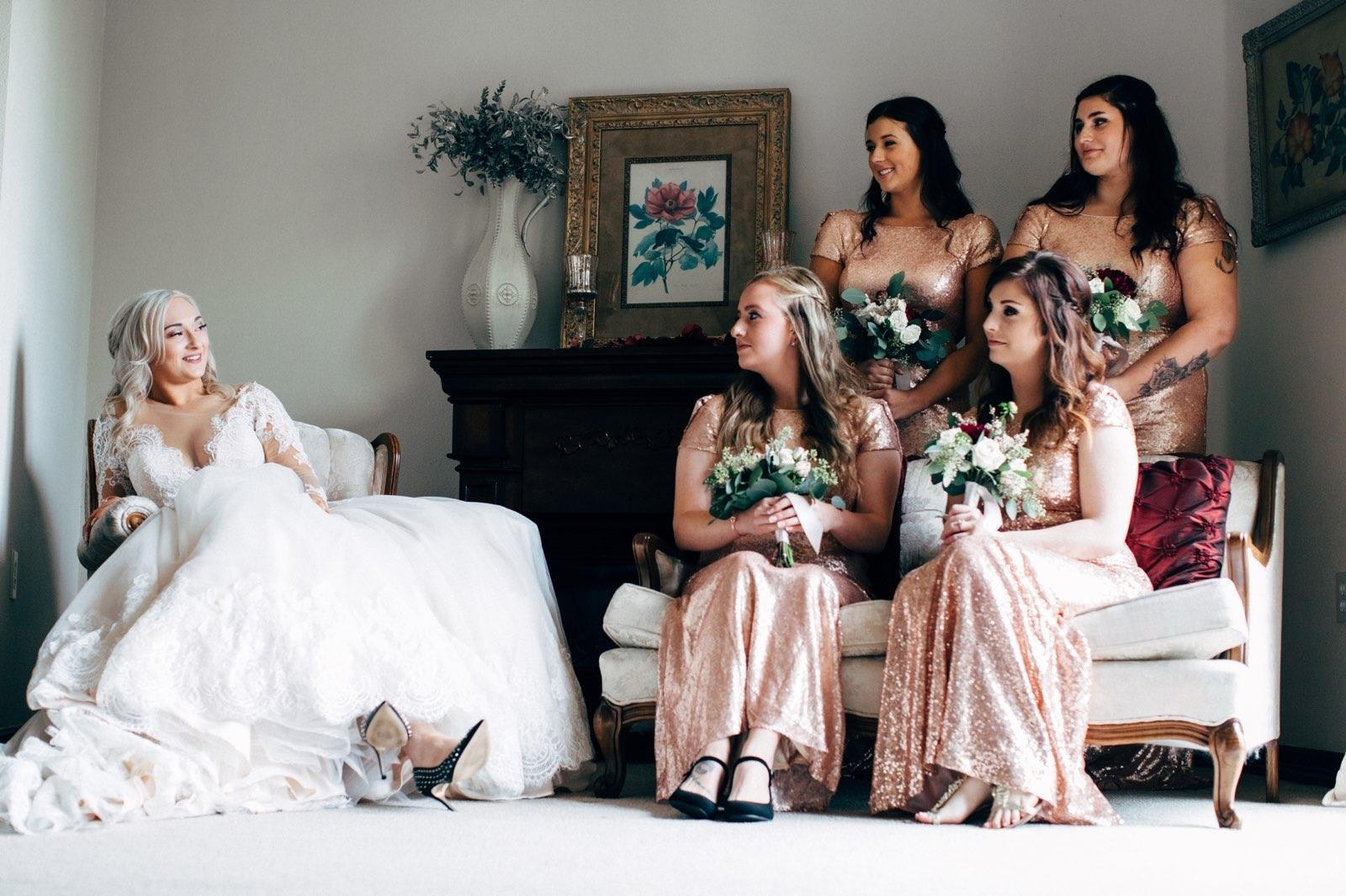 A bride and her bridesmaids | Source: Pexels
