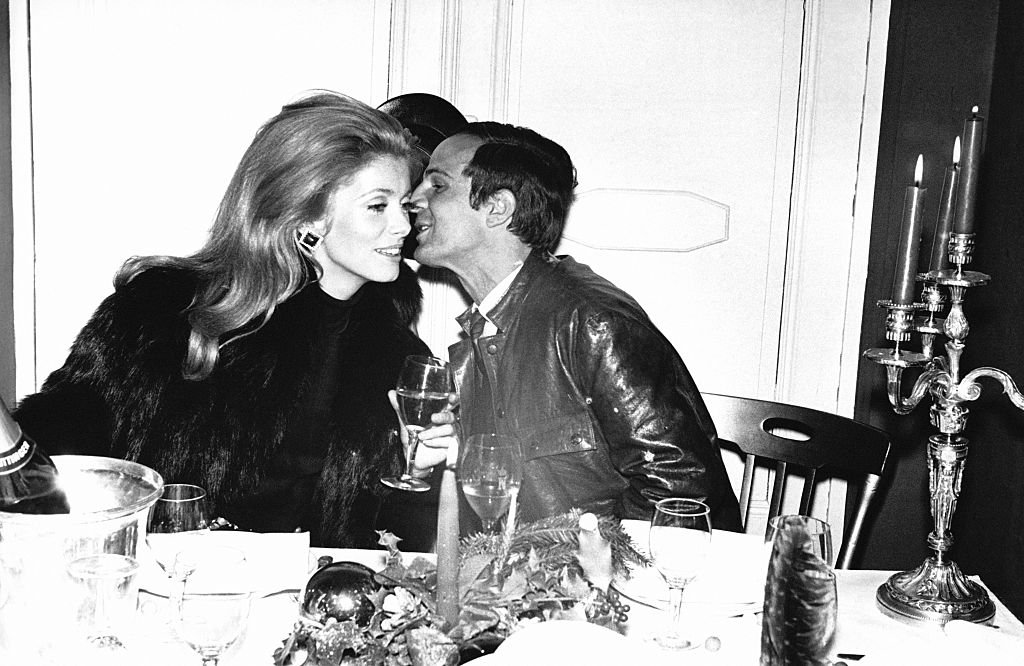 Catherine Deneuve et François Truffaut à une soirée. | Photo : Getty Images Catherine Deneuve et François Truffaut à une soirée. | Photo : Getty Images