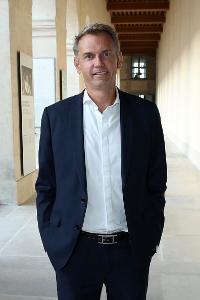 Le journaliste Thomas Hugues assiste à la représentation de "Tosca - Opéra en Plein Air" aux Invalides le 4 septembre 2019 à Paris, France. | Photo : Getty Images