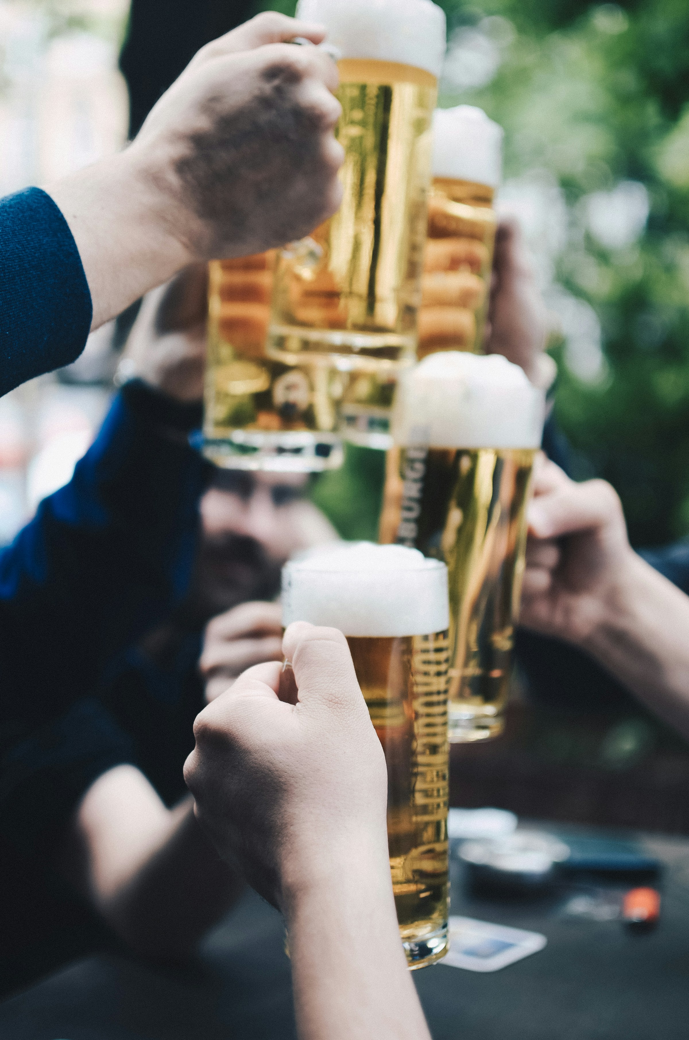 People drinking beer | Source: Unsplash