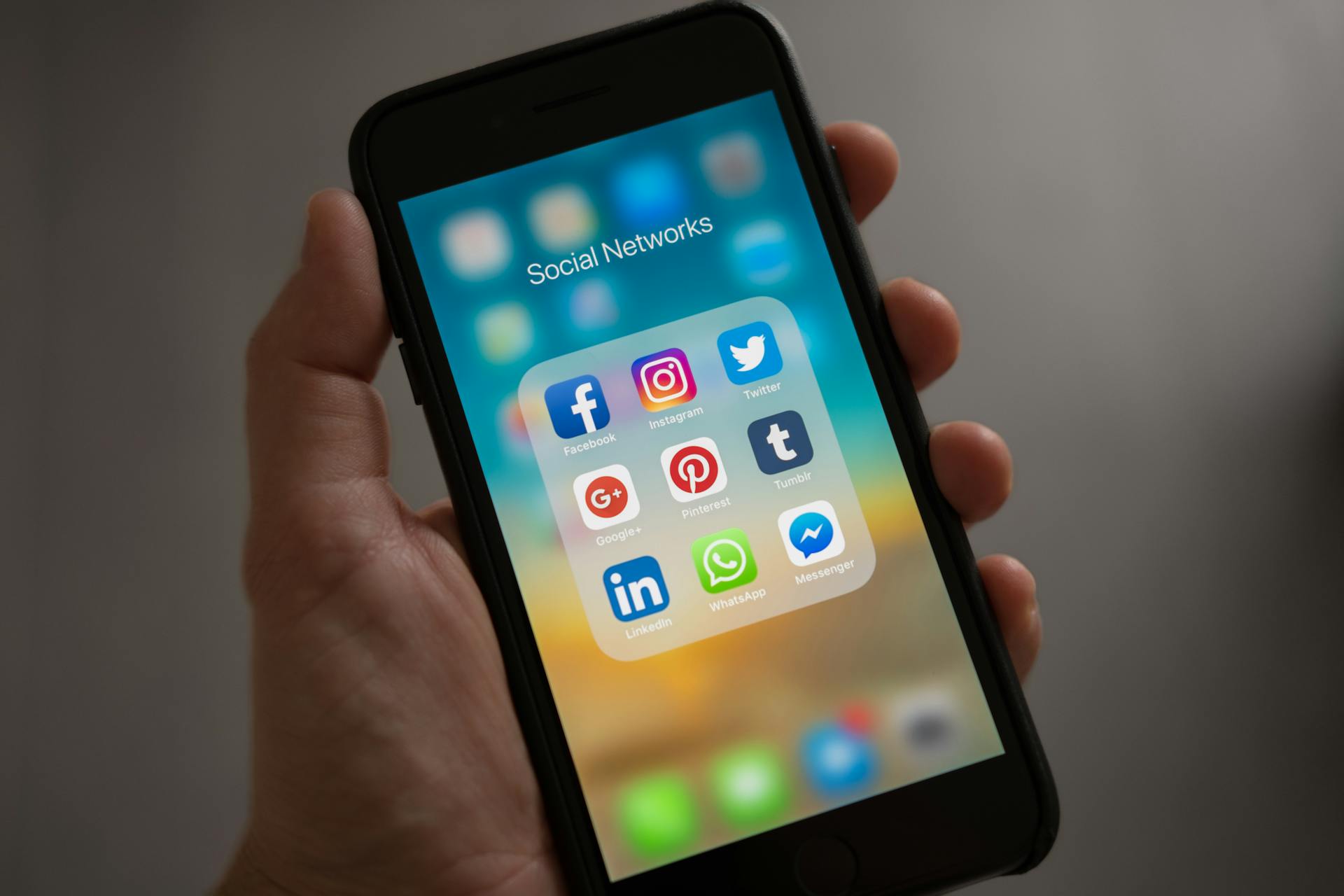A phone showing social networking apps | Source: Pexels