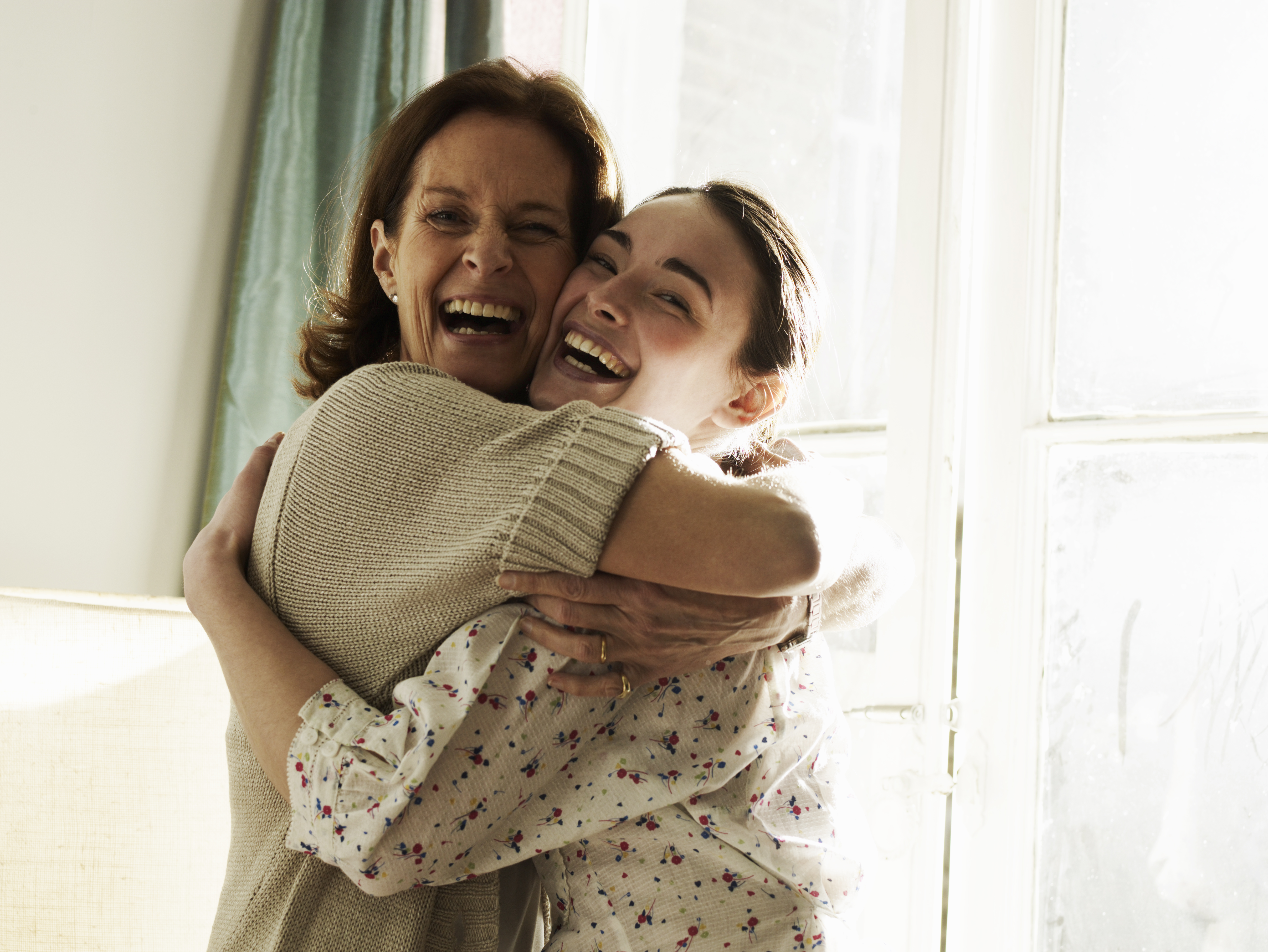 A mother and daughter hugging | Source: Getty Images