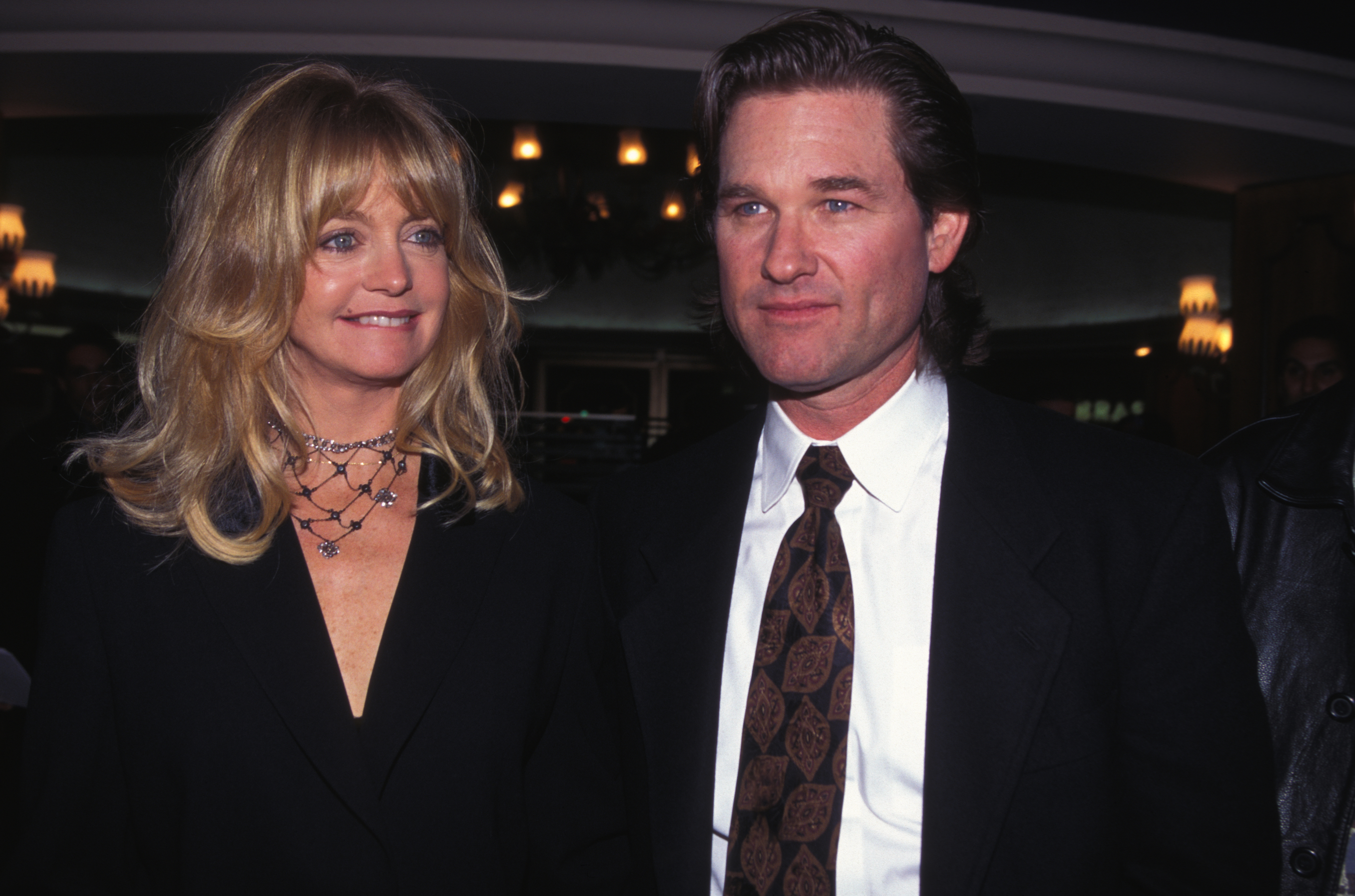 Goldie Hawn and Kurt Russell in 1995 in Paris, France. | Source: Getty Images