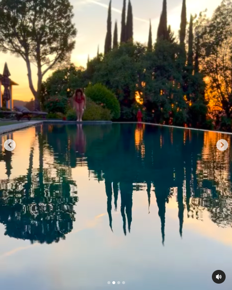 Valerie Bertinelli about to dive into her pool. | Source: Instagram/wolfiesmom