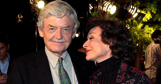 Actor Hal Holbrook and wife actress Dixie Carter arrives at the premiere of "Men of Honor" on November 1, 2000 in Beverly Hills | Photo: Getty Images