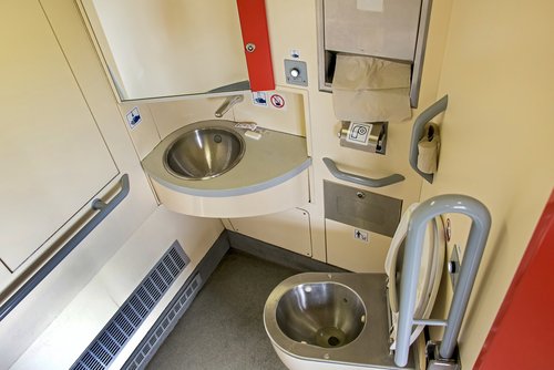 Blondine Masturbiert Auf Der Toilette Blondine Masturbiert Auf Der Toilette