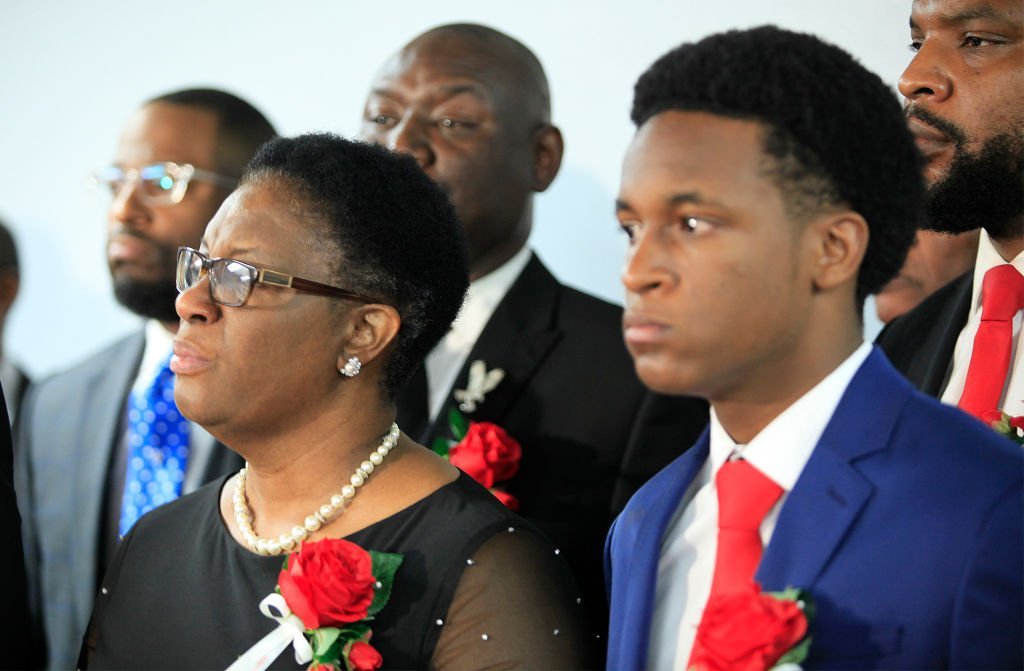 Allison Jean, mother of Botham Shem Jean, stands with family and church members of Greenville Avenue Church of Christ after the funeral service | Photo: Getty Images