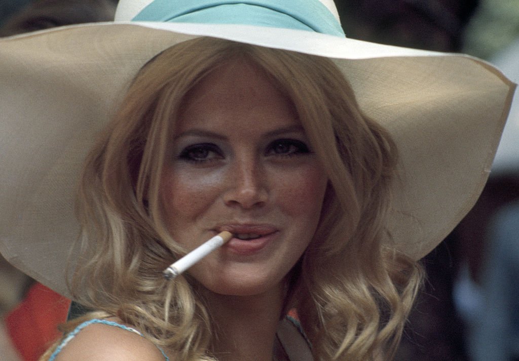 Britt Ekland attending a charity fete in London, circa 1971. | Photo: Getty Images