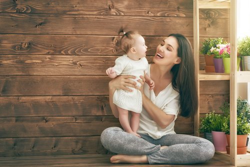 A mother spending time with her daughter. | Source: Shutterstock