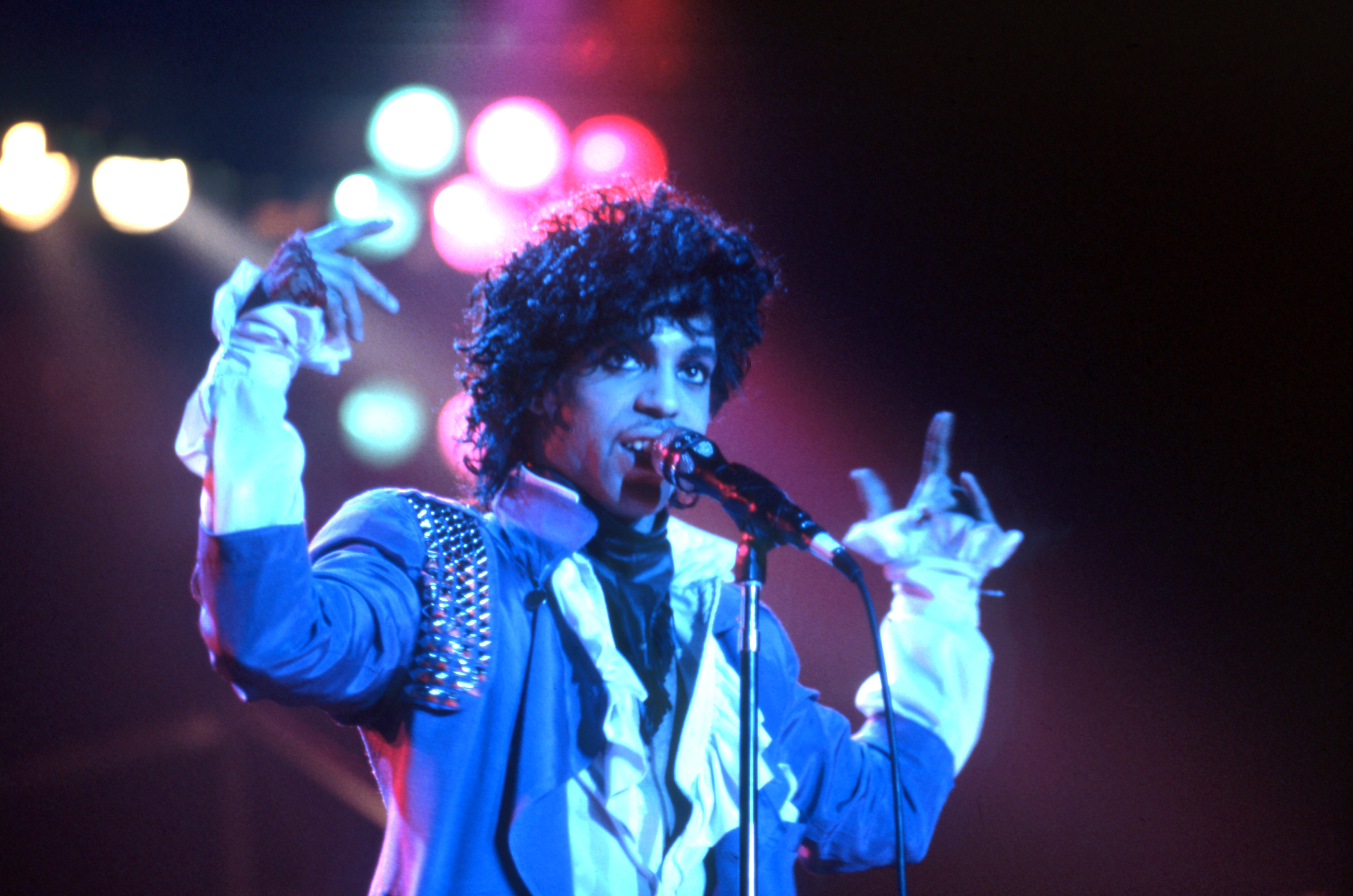 Prince performing during the "Purple Rain" tour in November 4,1984 in Detroit, Michigan | Source: Getty Images
