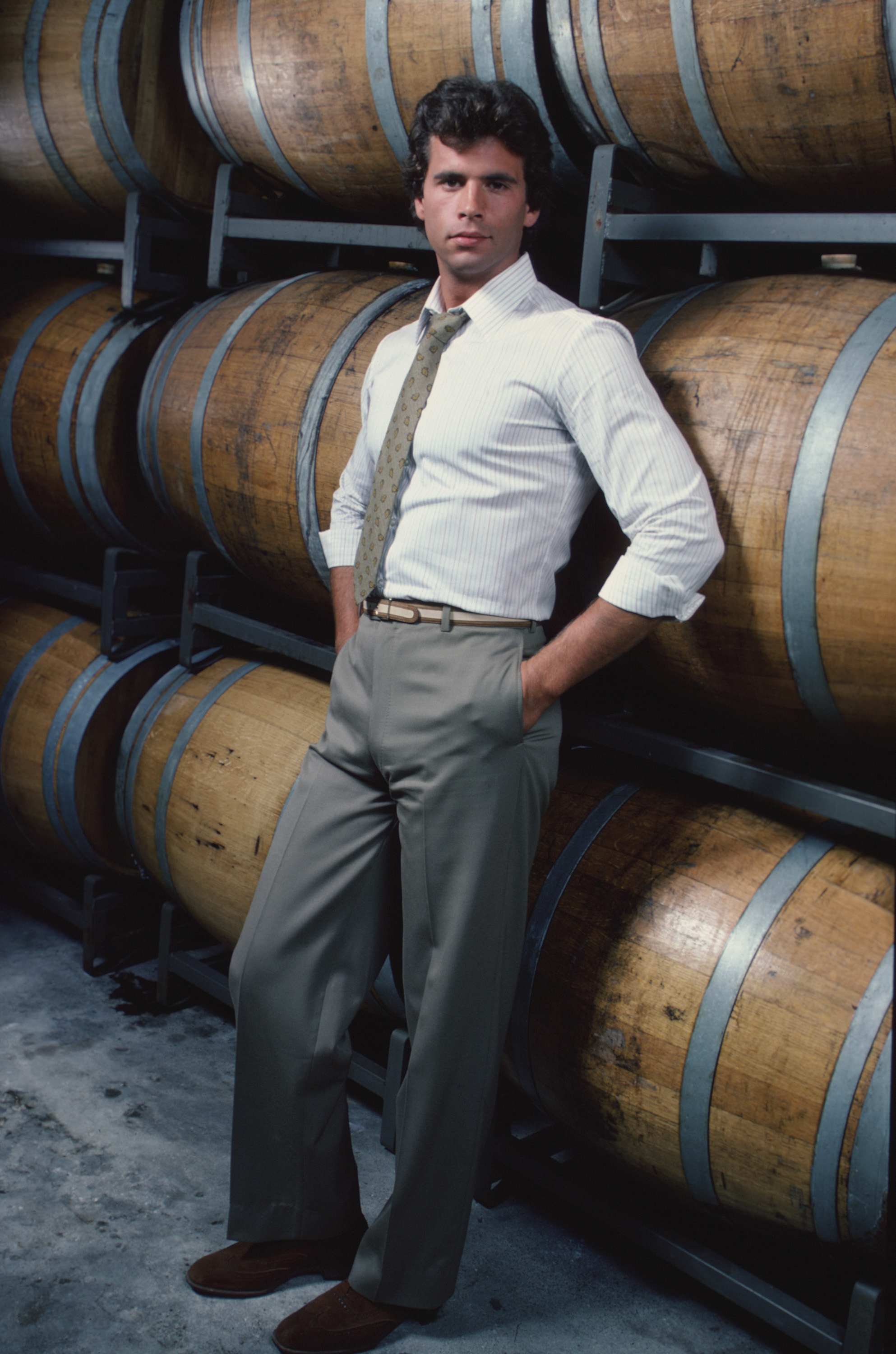 The actor on the set of "Falcon Crest," 1981 | Source: Getty Images