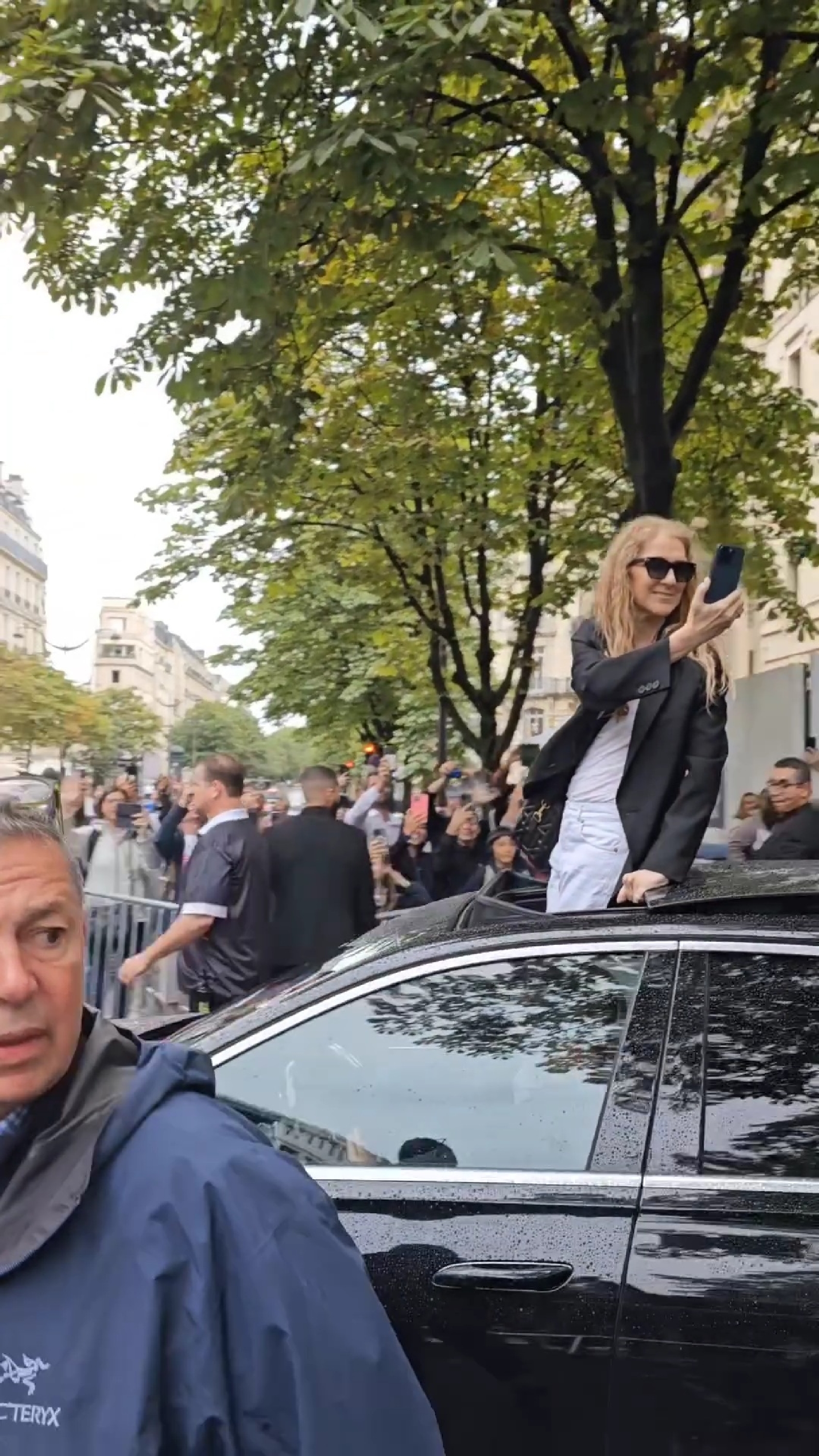 Celine Dion is seen leaving her Paris hotel on July 27, 2024 | Source: Getty Images