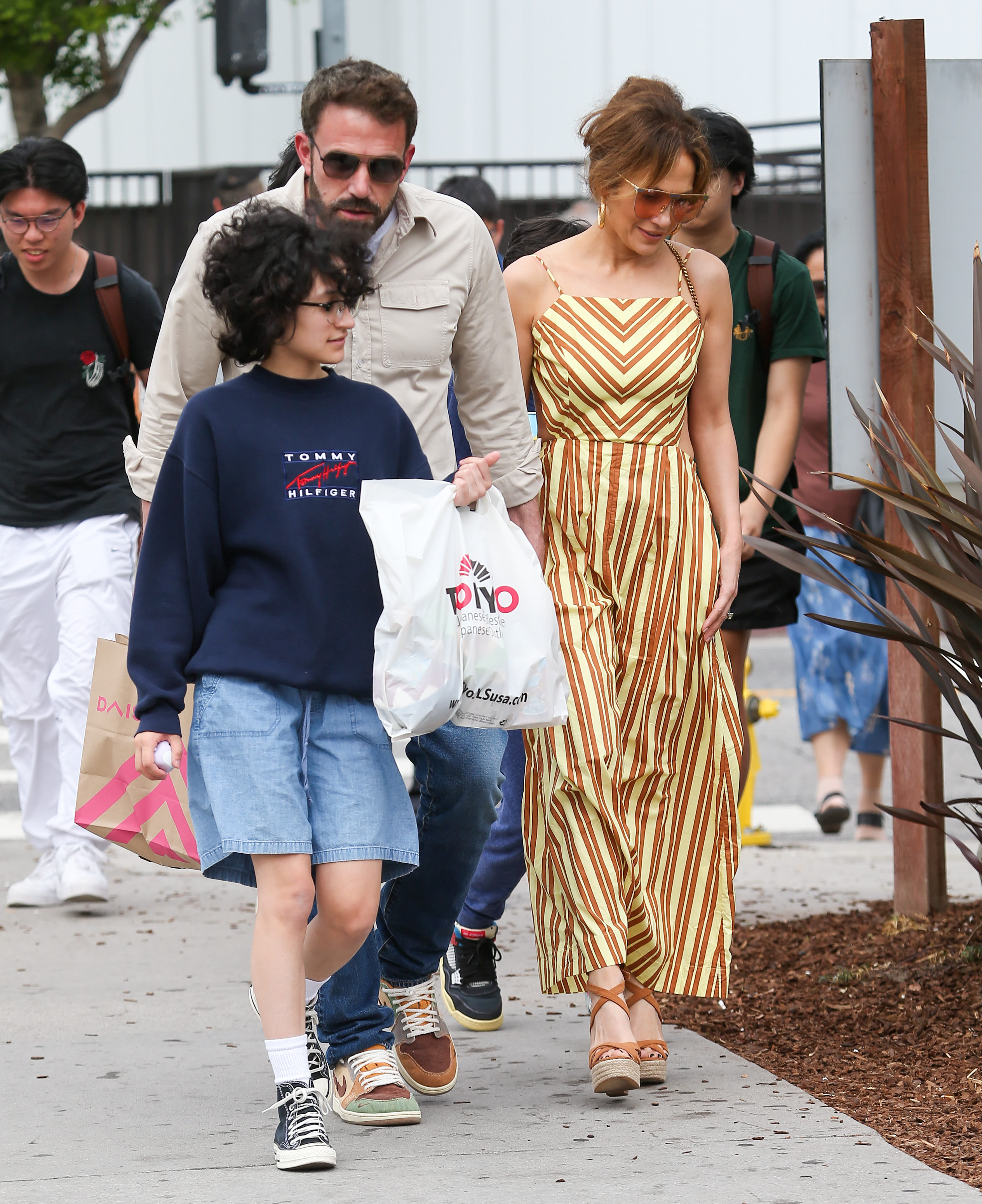 Emme Maribel Muniz, Ben Affleck, and Jennifer Lopez are seen in Los Angeles, California, on May 20, 2023. | Source: Getty Images