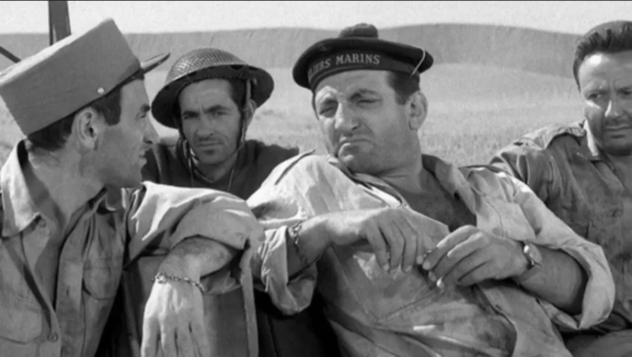 Cobos interpretó diversos papeles, entre ellos el de soldado. | Imagen: YouTube/Spanish Films Cobos interpretó diversos papeles, entre ellos el de soldado. | Imagen: YouTube/Spanish Films